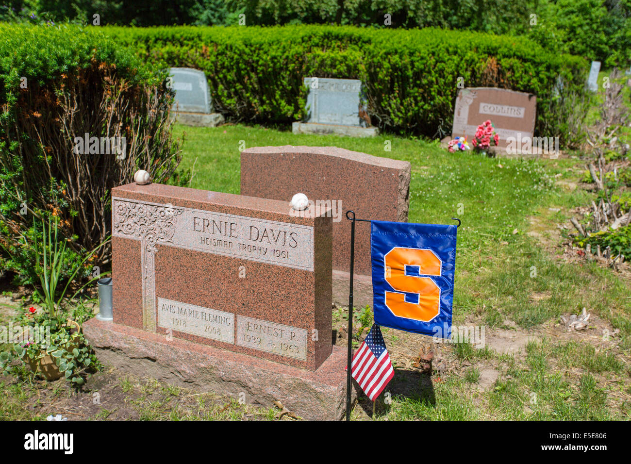 Ernie Banks gravesite in Woodlawn Cemetery in Elmira New York Stock Photo