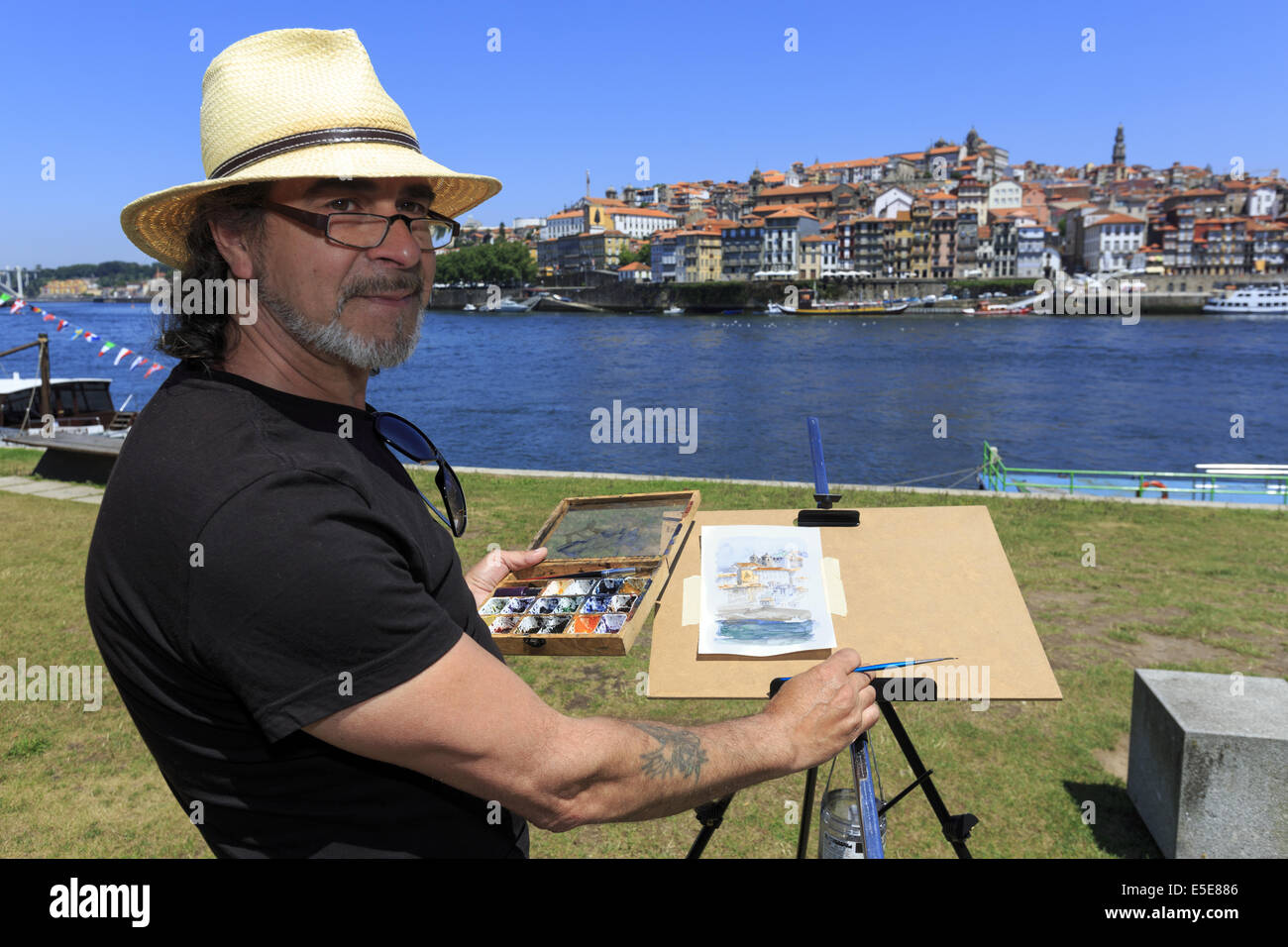 Portrait of Joaquim Alberto Costa a full-time painter/artist on the bank of the River Douro painting a view of Porto, Portugal Stock Photo