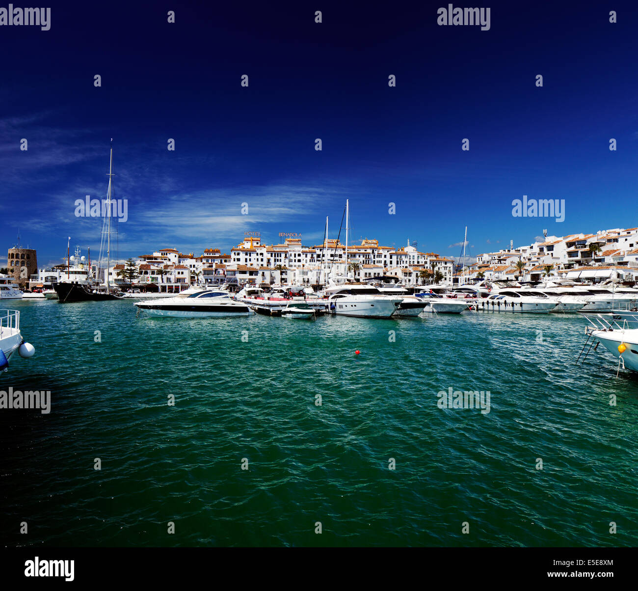 Puerto banus night nightlife parties hi-res stock photography and images -  Alamy