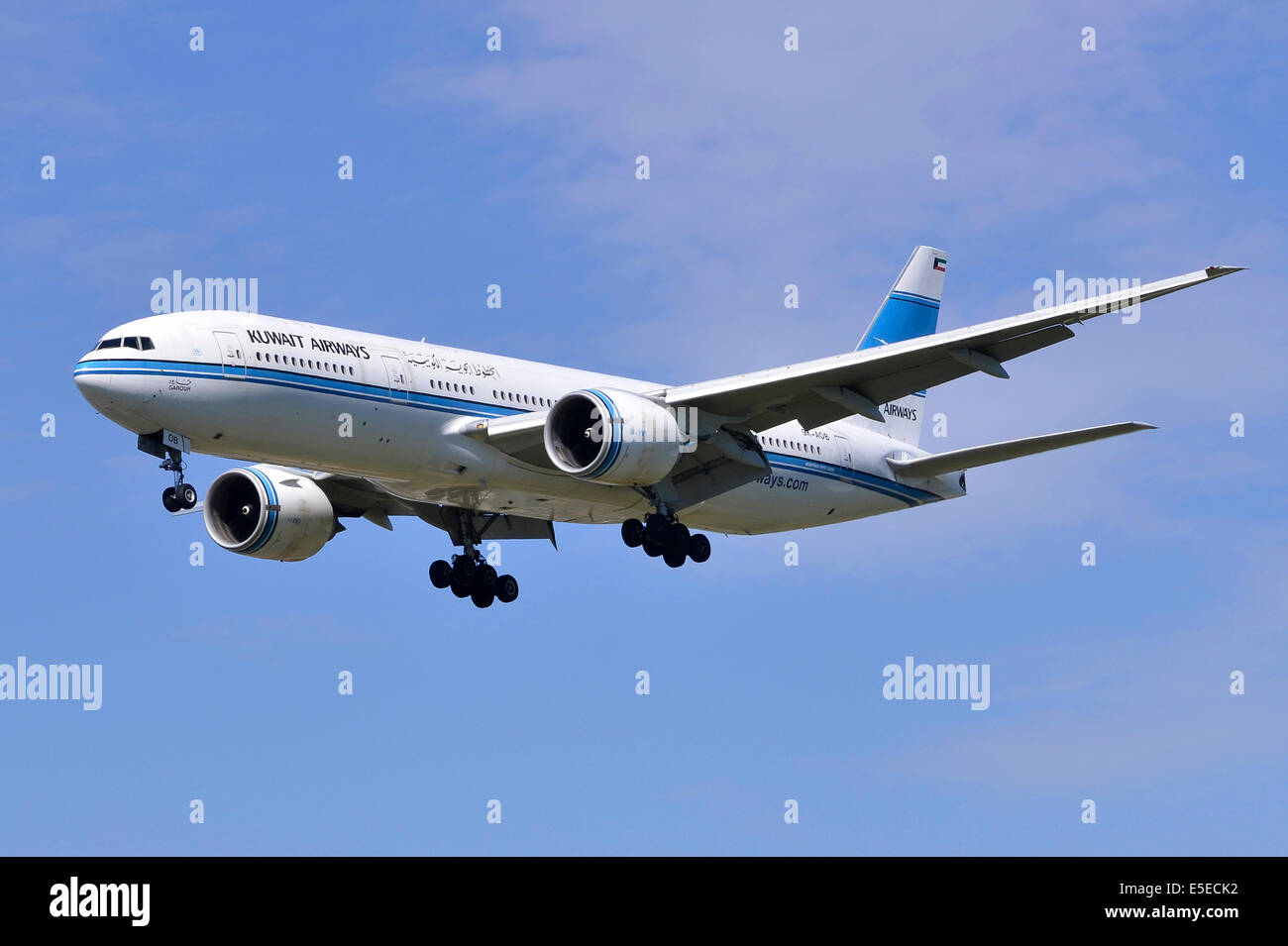 Boeing 777 operated by Kuwait Airways on approach for landing at London Heathrow Airport Stock Photo