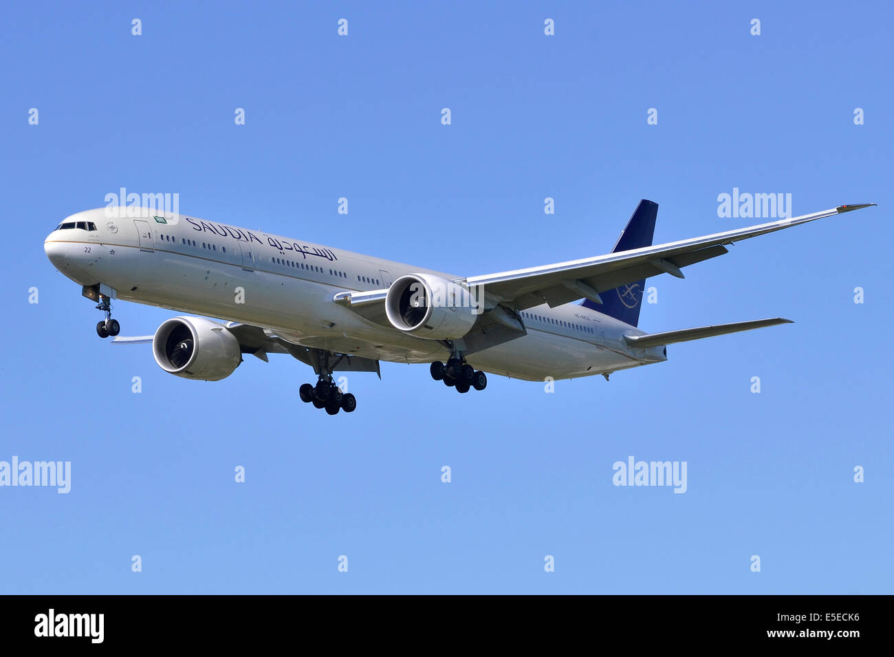 Boeing 777 operated by Saudi Arabian Airlines (Saudia) on approach for
