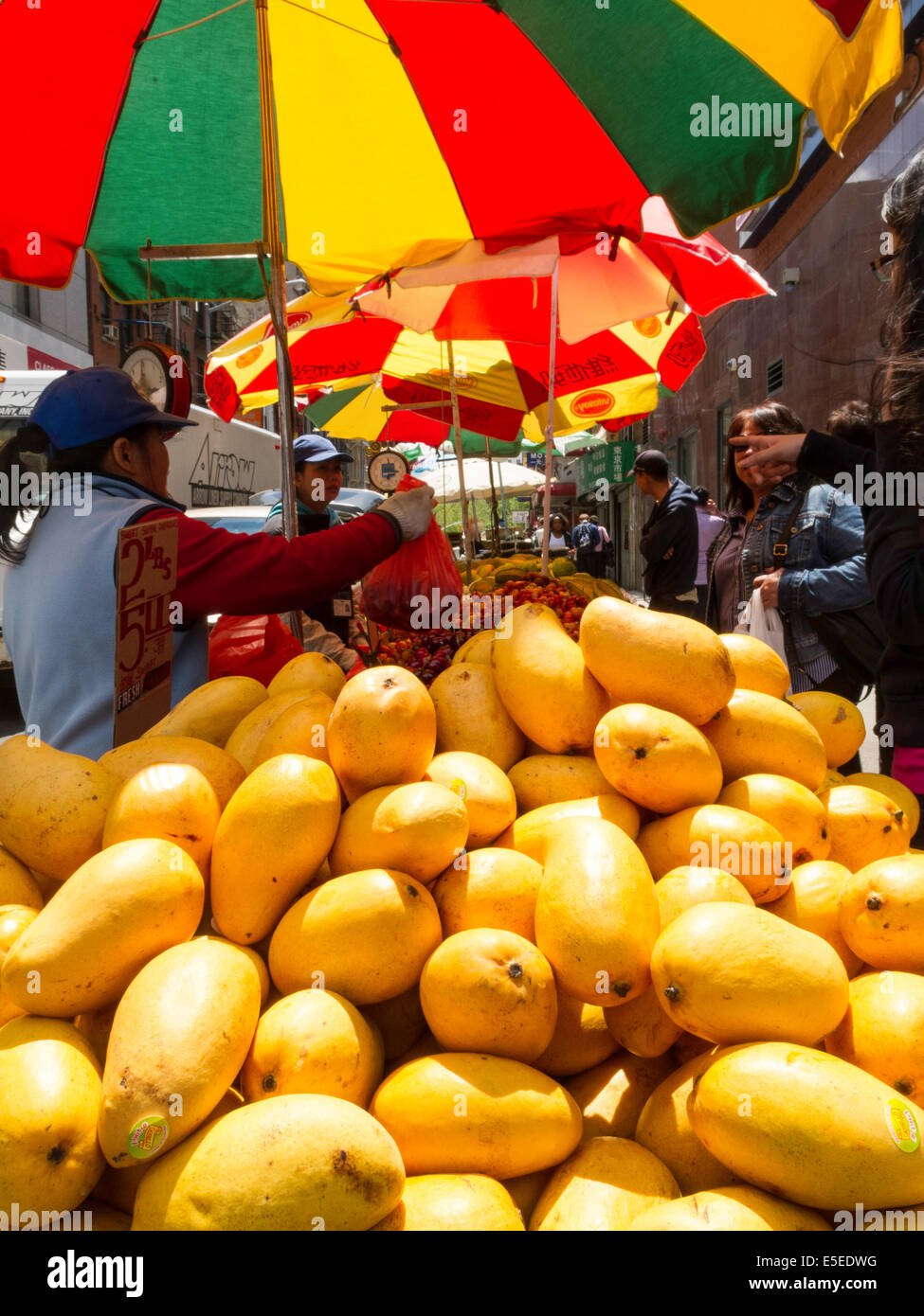 Ripe Mangoes , Street vendor's Fruit Stand, Chinatown, NYC, USA Stock Photo