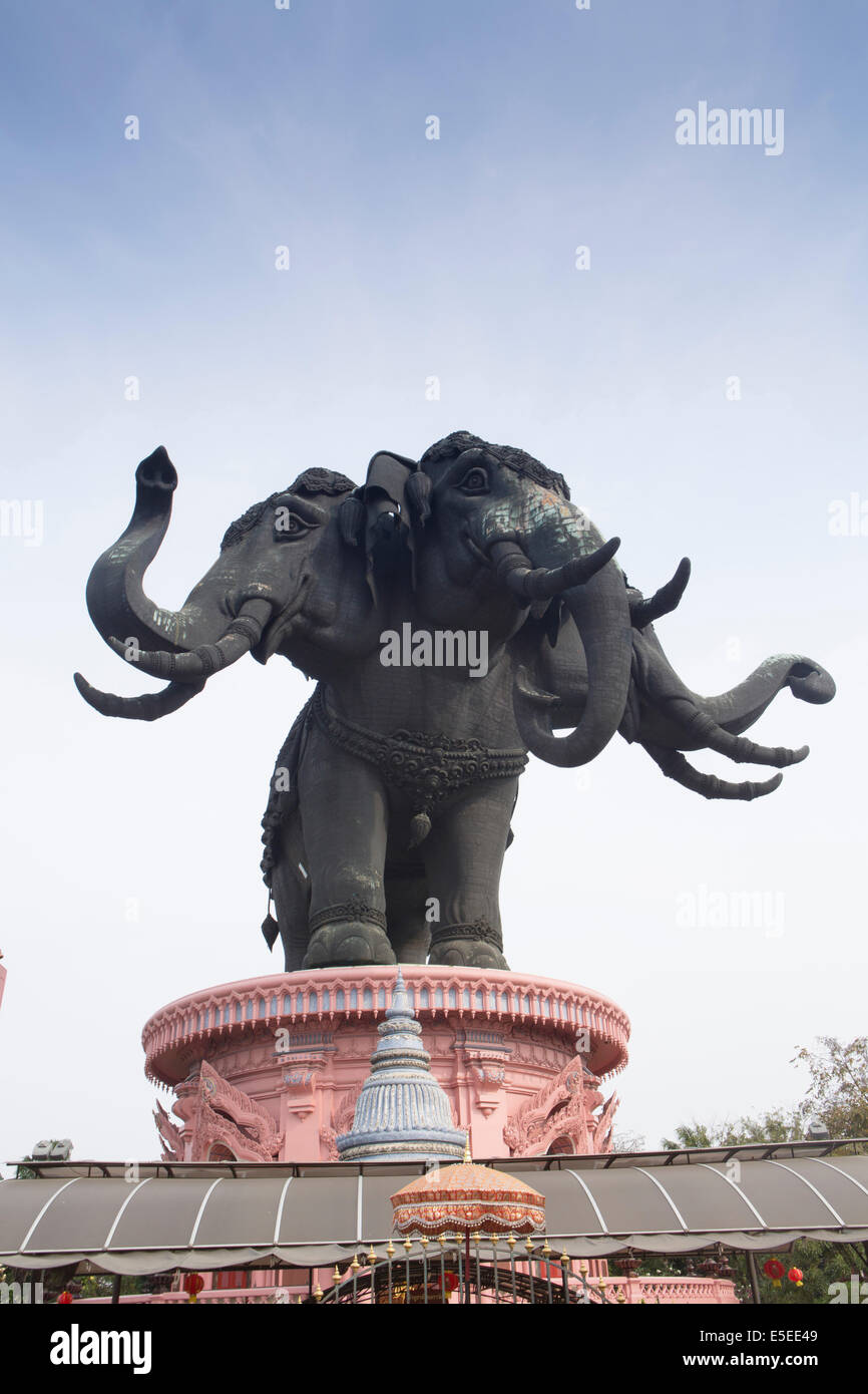 The giant three headed elephant statue on the exterior of the Erawan Museum, Samut Prakan, Bangkok, Thailand Stock Photo