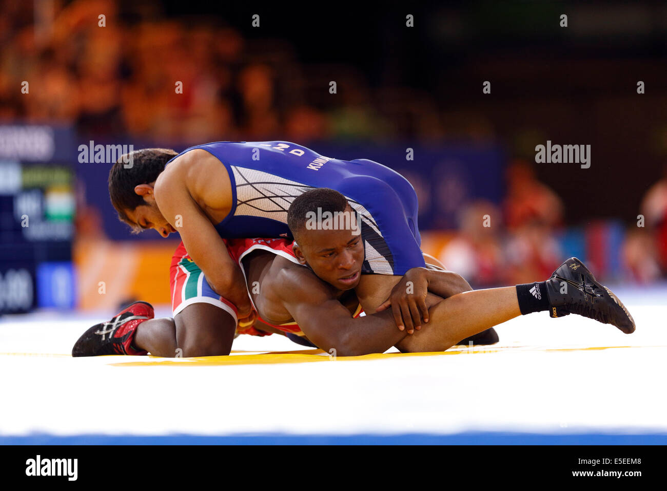 SECC, Glasgow, Scotland, UK, Tuesday, 29th July, 2014. Amit Amit Kumar, in blue, of India defeats Bokang Masunyane, in red, of South Africa in the Men’s 57kg Freestyle Wrestling Quarter Final at the Glasgow 2014 Commonwealth Games Stock Photo