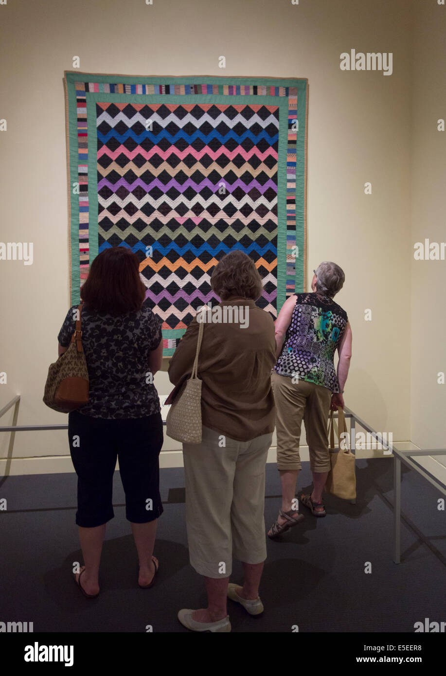 Old woman quilting hi-res stock photography and images - Alamy