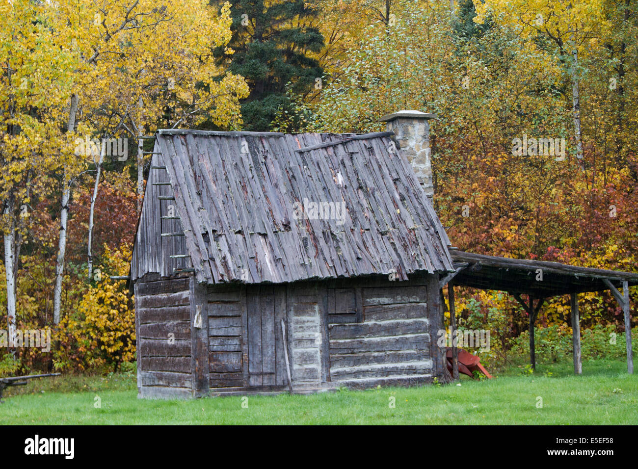 Cabin built in the style of the origianl settlers to eastern Canada then called New France.Sanguanay,Quebec, Canada Stock Photo