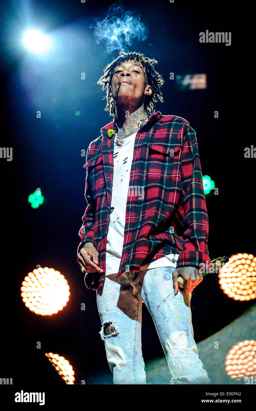 Smoke some weed rapper hi-res stock photography and images - Alamy, image size:865x1390