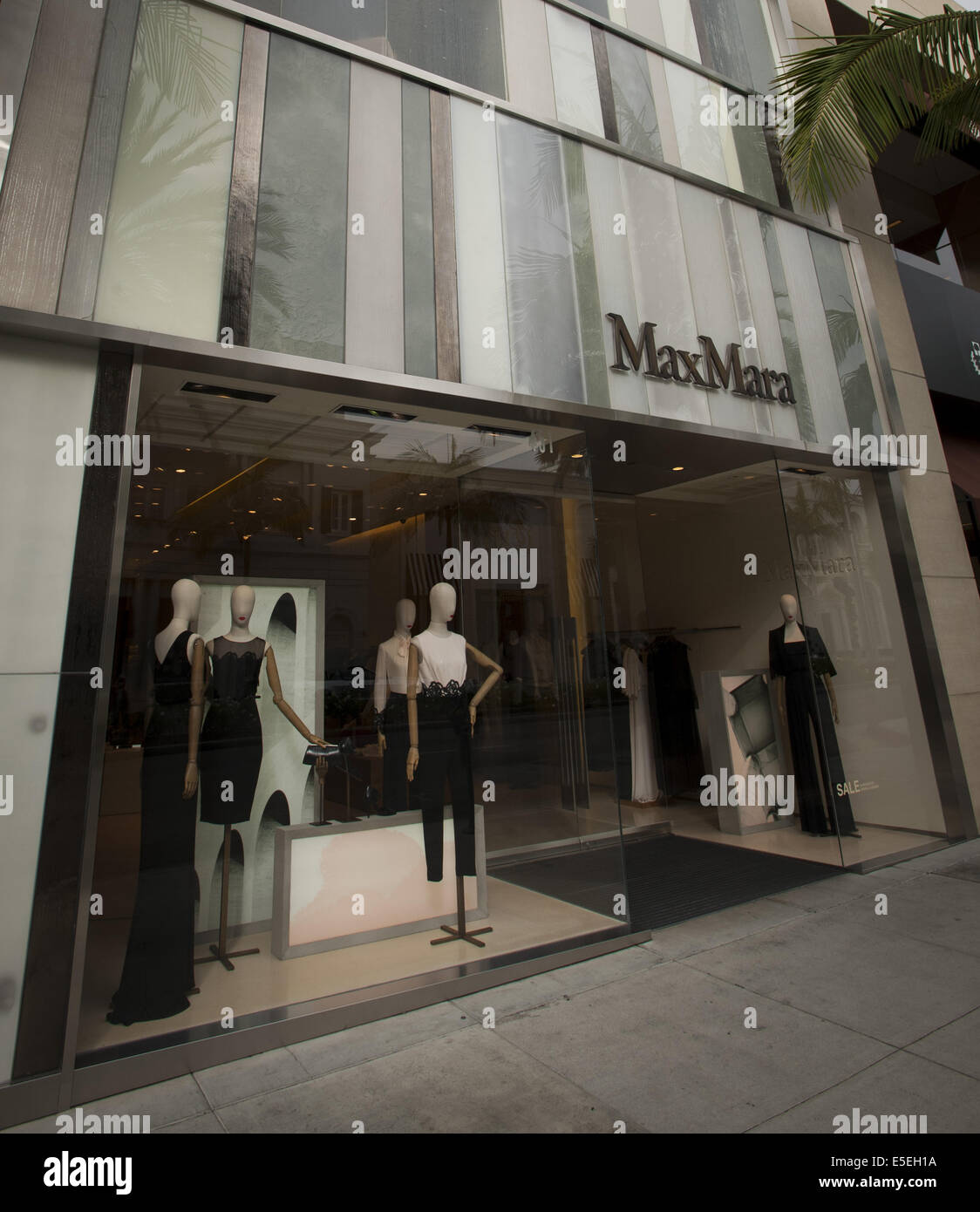 June 21, 2014 - Beverly Hills/Los Angeles, California, U.S - MaxMara on Rodeo Drive, is an Italian fashion house founded in 1951 with over 20 high quality designer collections while focusing on women's wear. --- Rodeo Drive, in the heart of Beverly Hills, is a two-way, two mile long, north south city street with a mix of small to large luxury homes, city parks and green areas as well as world class high end signature flagship stores and shops with globally known luxury goods at it's south end.---Beverly Hills, ranch land originally known as Rancho Rodeo de las Aguas, was subdivided into lots f Stock Photo