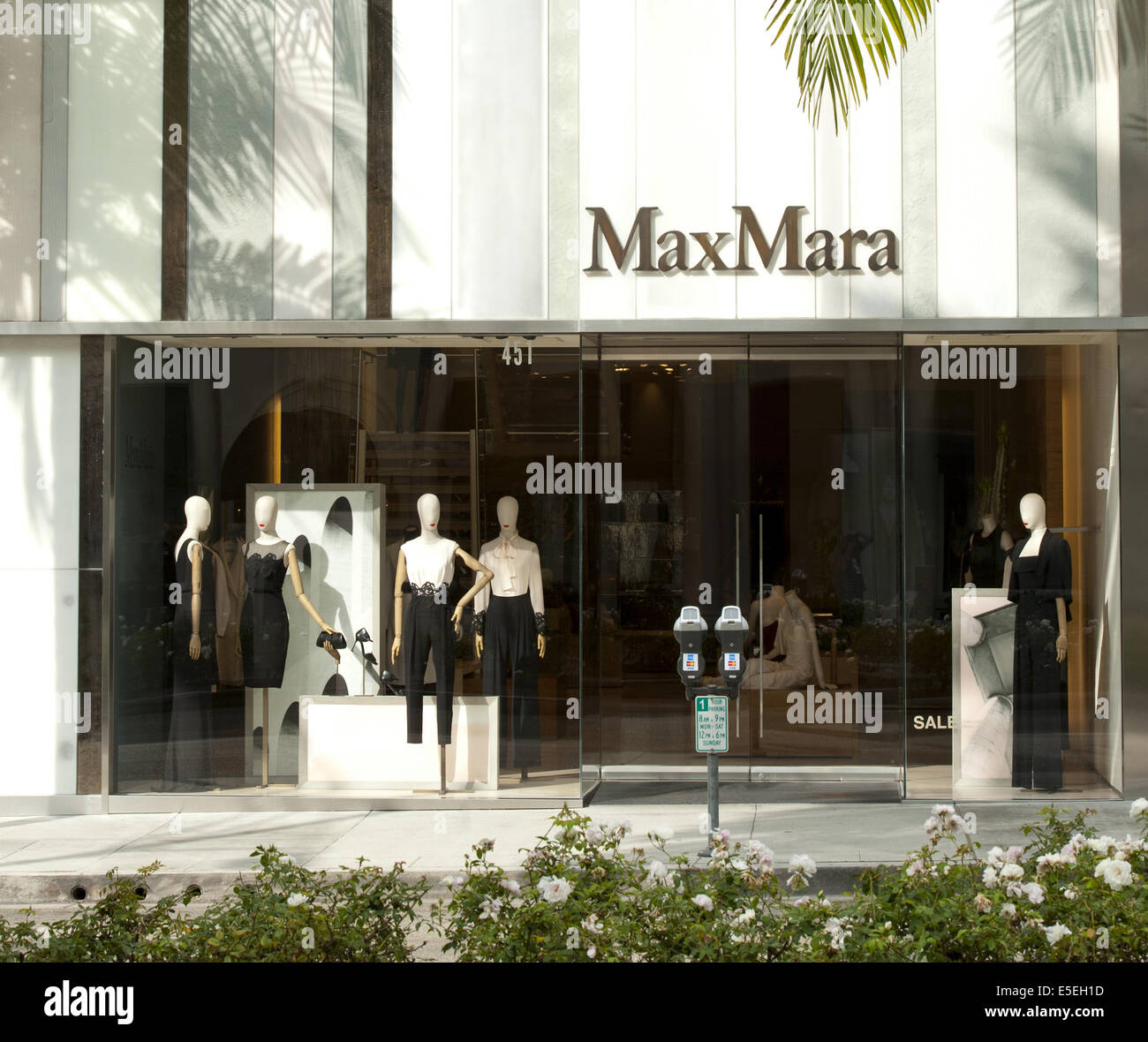 June 23, 2014 - Beverly Hills/Los Angeles, California, U.S - MaxMara on Rodeo Drive, is an Italian fashion house founded in 1951 with over 20 high quality designer collections while focusing on women's wear.---Rodeo Drive, in the heart of Beverly Hills, is a two-way, two mile long, north south city street with a mix of small to large luxury homes, city parks and green areas as well as world class high end signature flagship stores and shops with globally known luxury goods at it's south end.---Beverly Hills, ranch land originally known as Rancho Rodeo de las Aguas, was subdivided into lots for Stock Photo