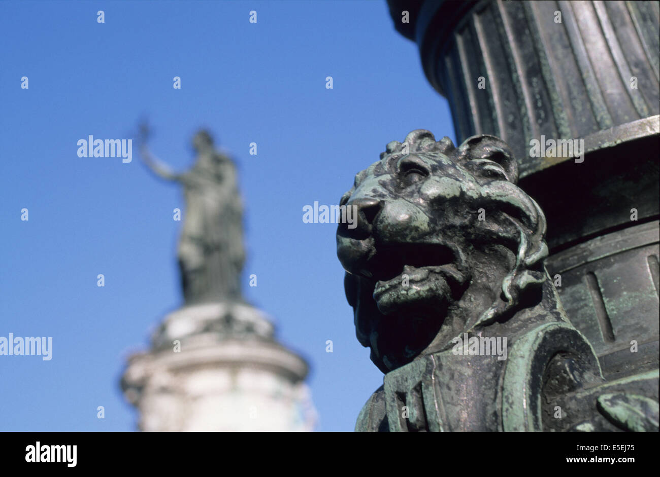 Statue lampadaire hi-res stock photography and images - Alamy