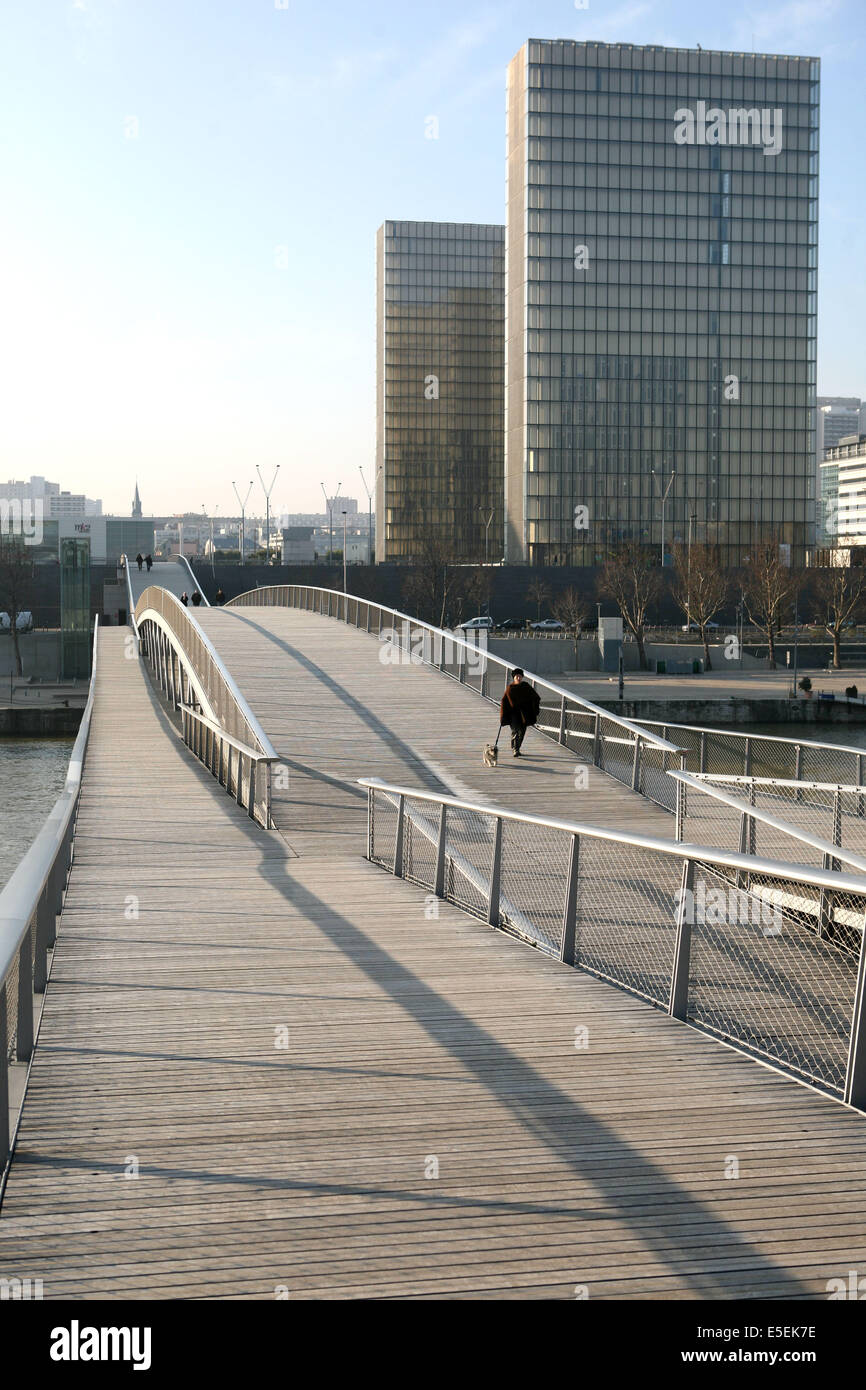 elfbar nachfüll pod läuft aus Paris : interpellés sur le toit de la bibliothèque François-Mitterrand avec  un drone main image 1