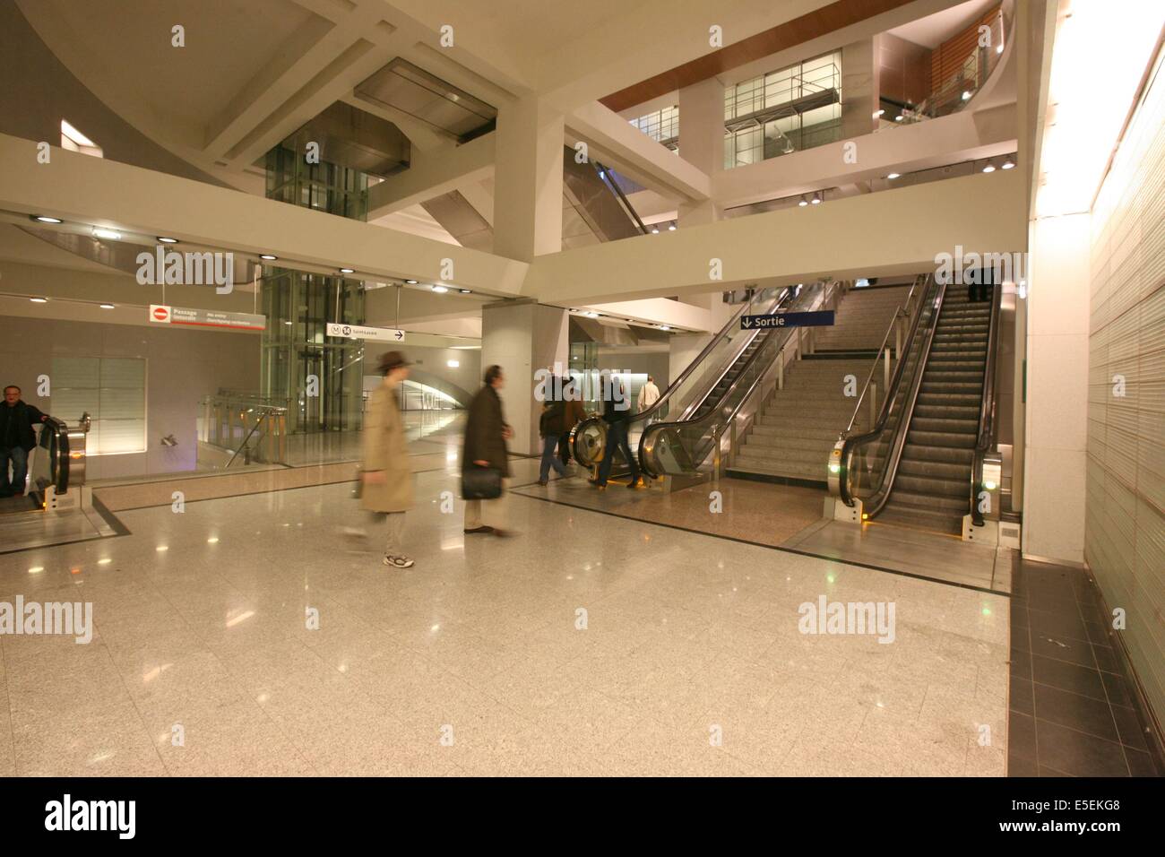 France, paris 13, station de metro olympiades, ligne 14 ouverte en 2007, couloirs et escalators, ratp, Stock Photo