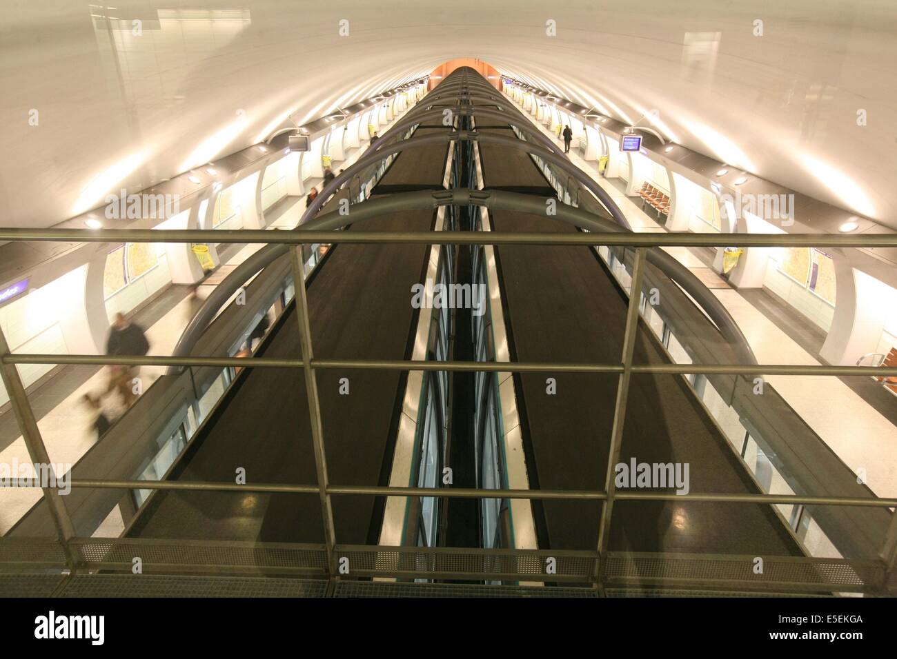 France, paris 13, station de metro olympiades, ligne 14 ouverte en au dessus de la voie, ratp, Stock Photo