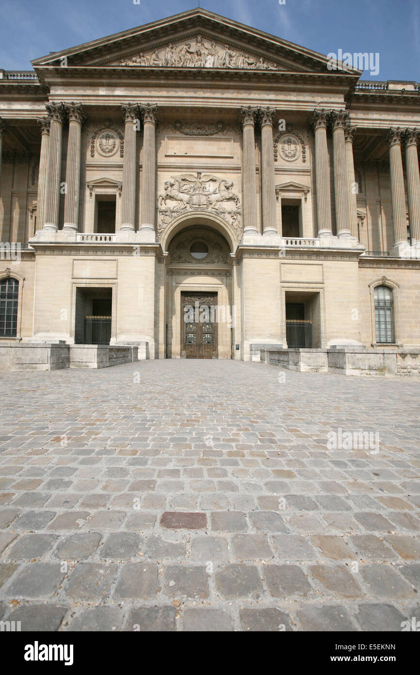 France, paris 1e, musee du louvre, pavillon, paves, entree rue de l ...