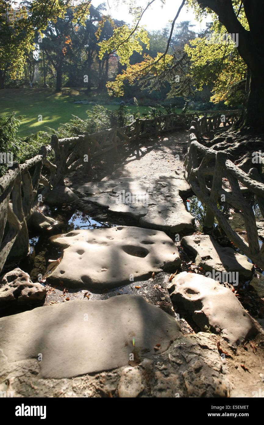 France, paris 14e, parc Montsouris, jardin, alphand, chemin de ciment, eau, cascade, Stock Photo