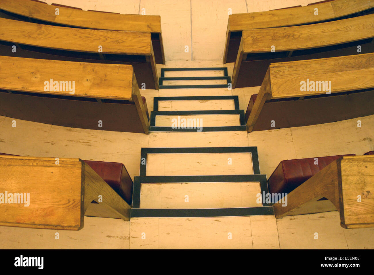 France, paris 6e, faculte de medecine, amphitheatre, rue de l'ecole de medecine, bancs, Stock Photo