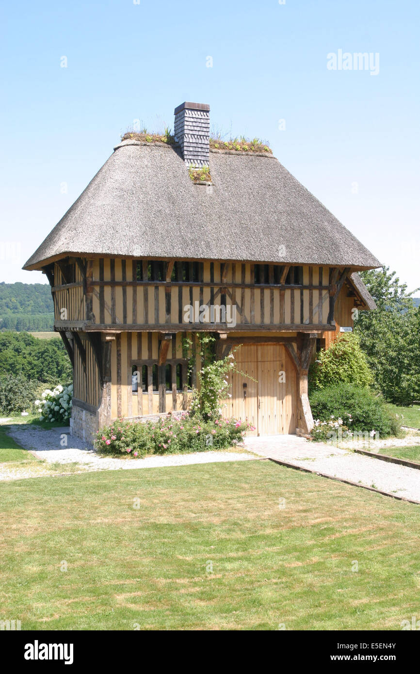 Habitat traditionnel medievale hires stock photography and images Alamy — free download
