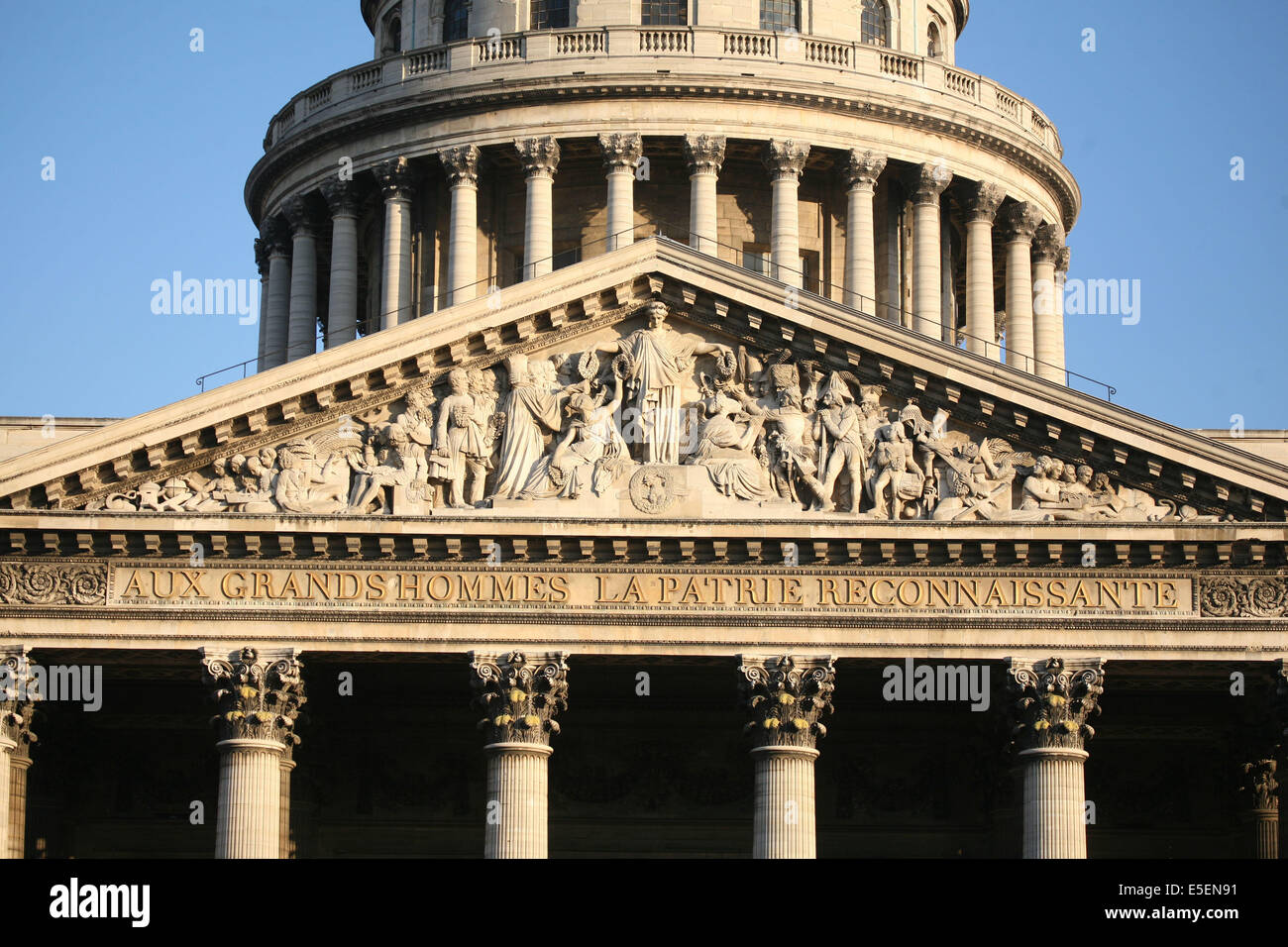 France, paris 5e, place du pantheon, fronton et coupole du pantheon