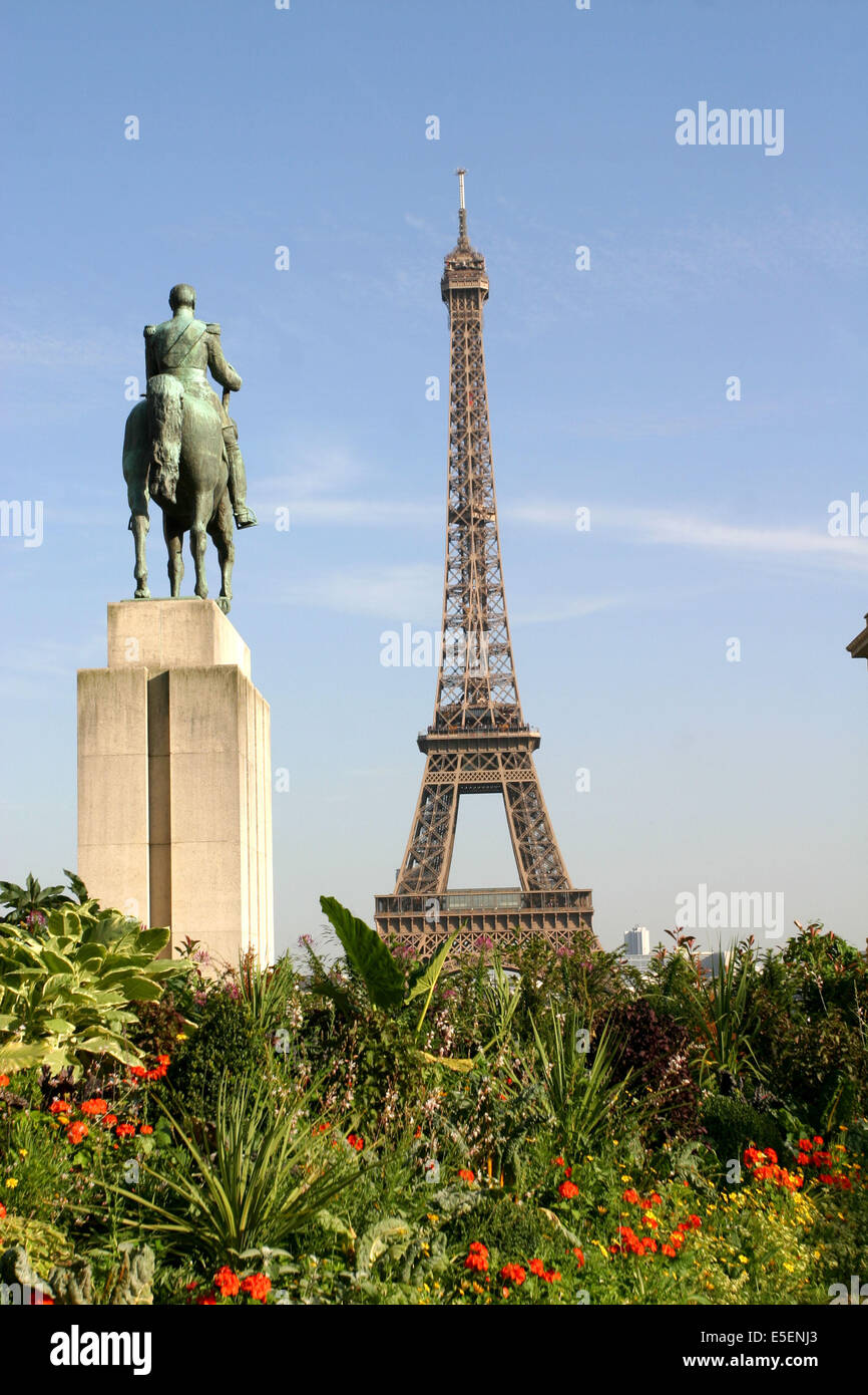 France, paris 16e, tour eiffel, marechal foch, statue equestre, jardin, place du trocadero et du 11 novembre, Stock Photo