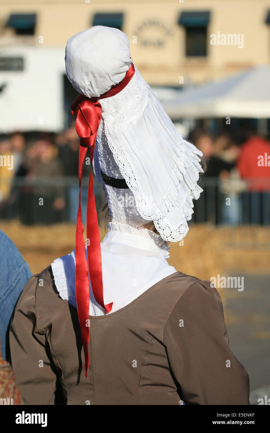 France, Haute Normandie, eure, evreux, fete de la pomme 4 novembre 2006,  groupe folklorique regional en costume traditionnel Stock Photo - Alamy
