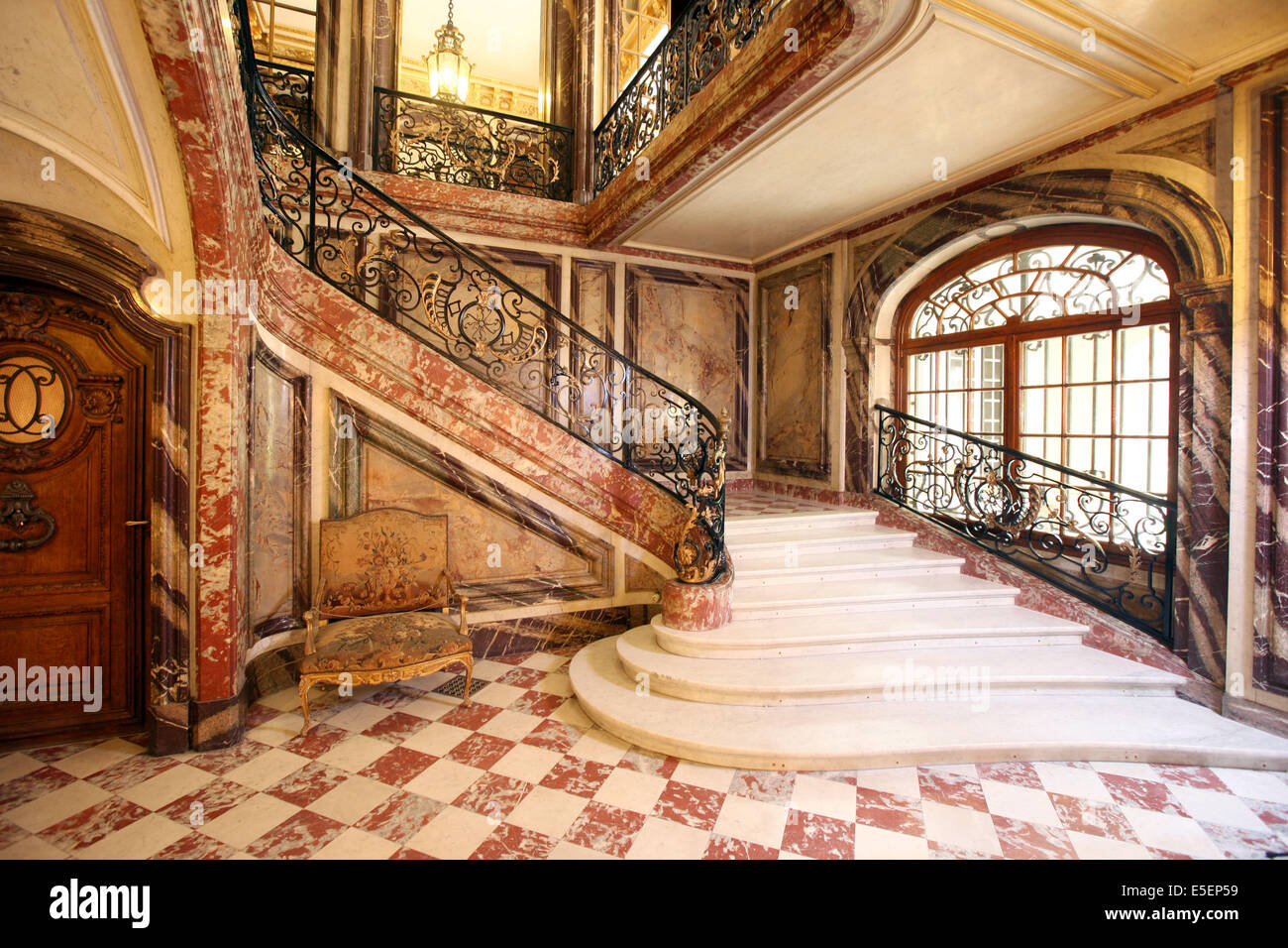 France, paris 7e, hotel particulier, hotel de Behague, ambassade de roumanie, 123 rue saint dominique, escalier d'honneur Stock Photo