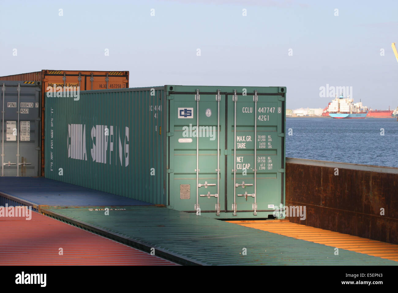 Port chargement dune barge hi-res stock photography and images - Alamy