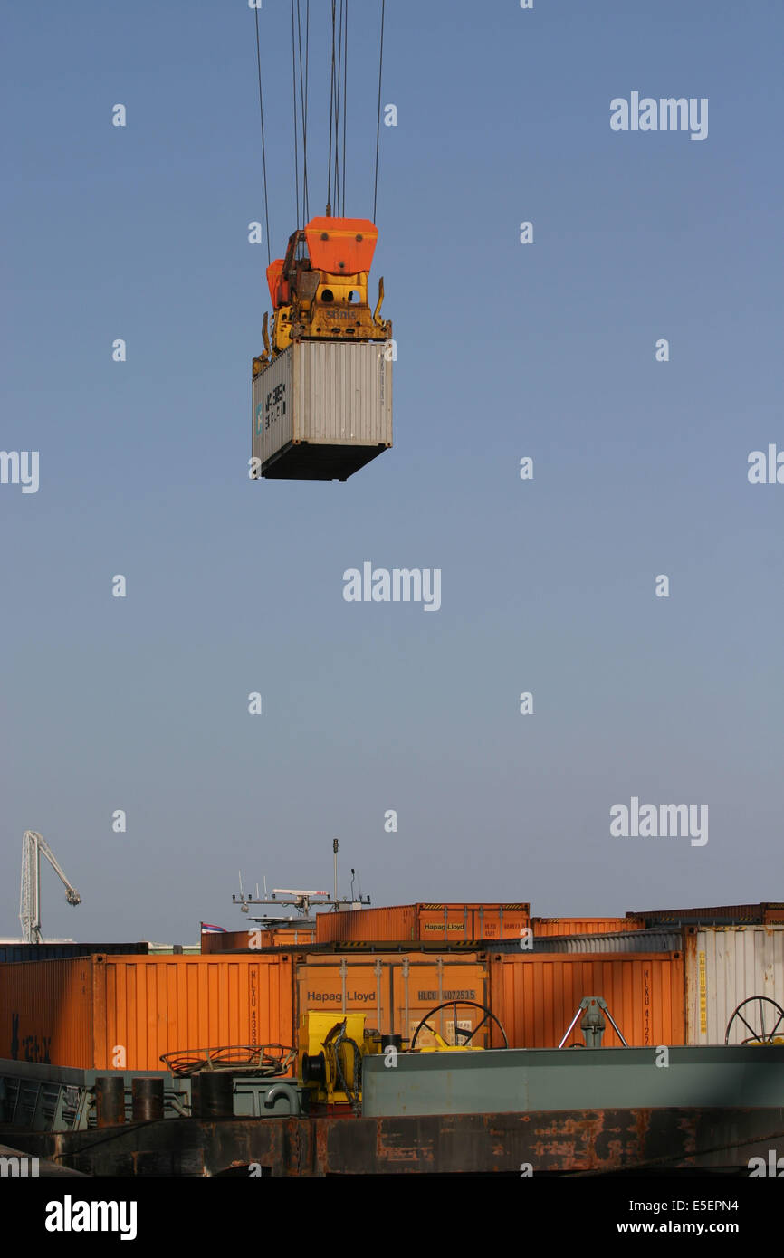 Portique de porte conteneurs hi-res stock photography and images - Alamy