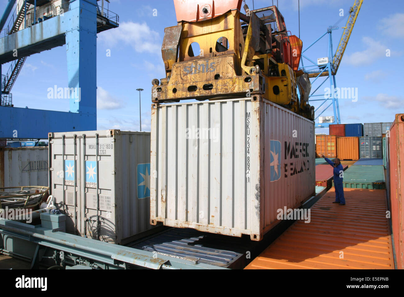 Cargo porte conteneurs hi-res stock photography and images - Alamy