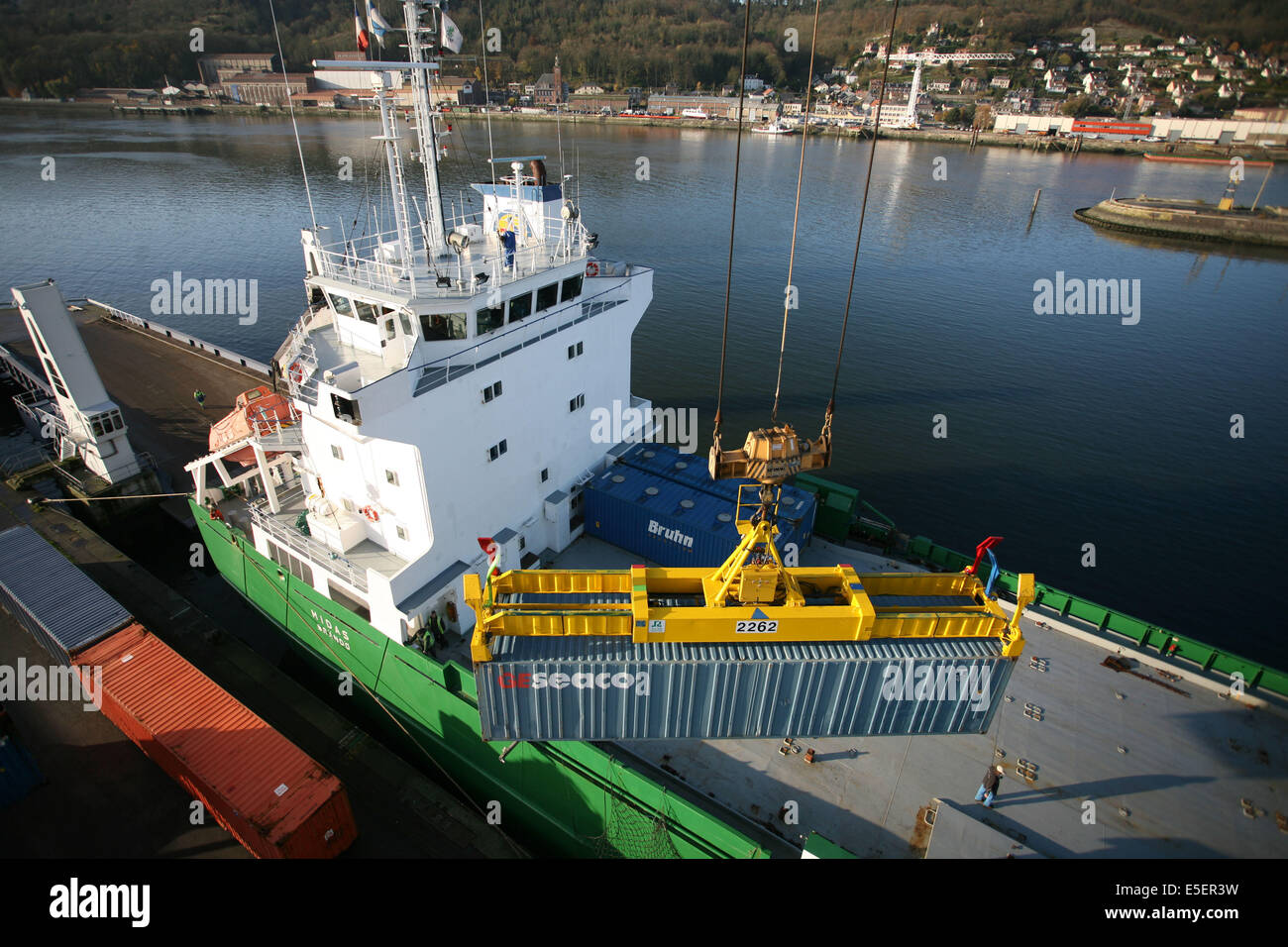 Conteneur port hi-res stock photography and images - Alamy