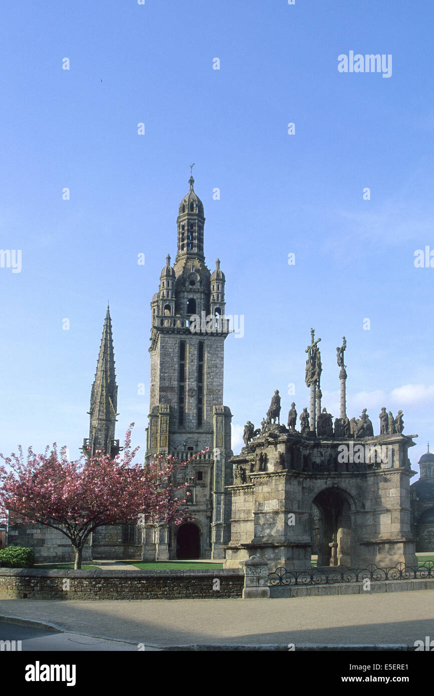 France, Bretagne, finistere nord, circuit des enclos paroissiaux ...