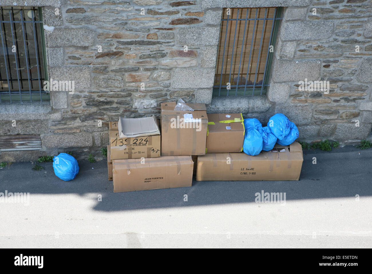 France, Bretagne, finistere sud, cornouaille, Concarneau, la ville close, poubelles, pollution, dechets, environnement, developpement durable, consommation, Stock Photo