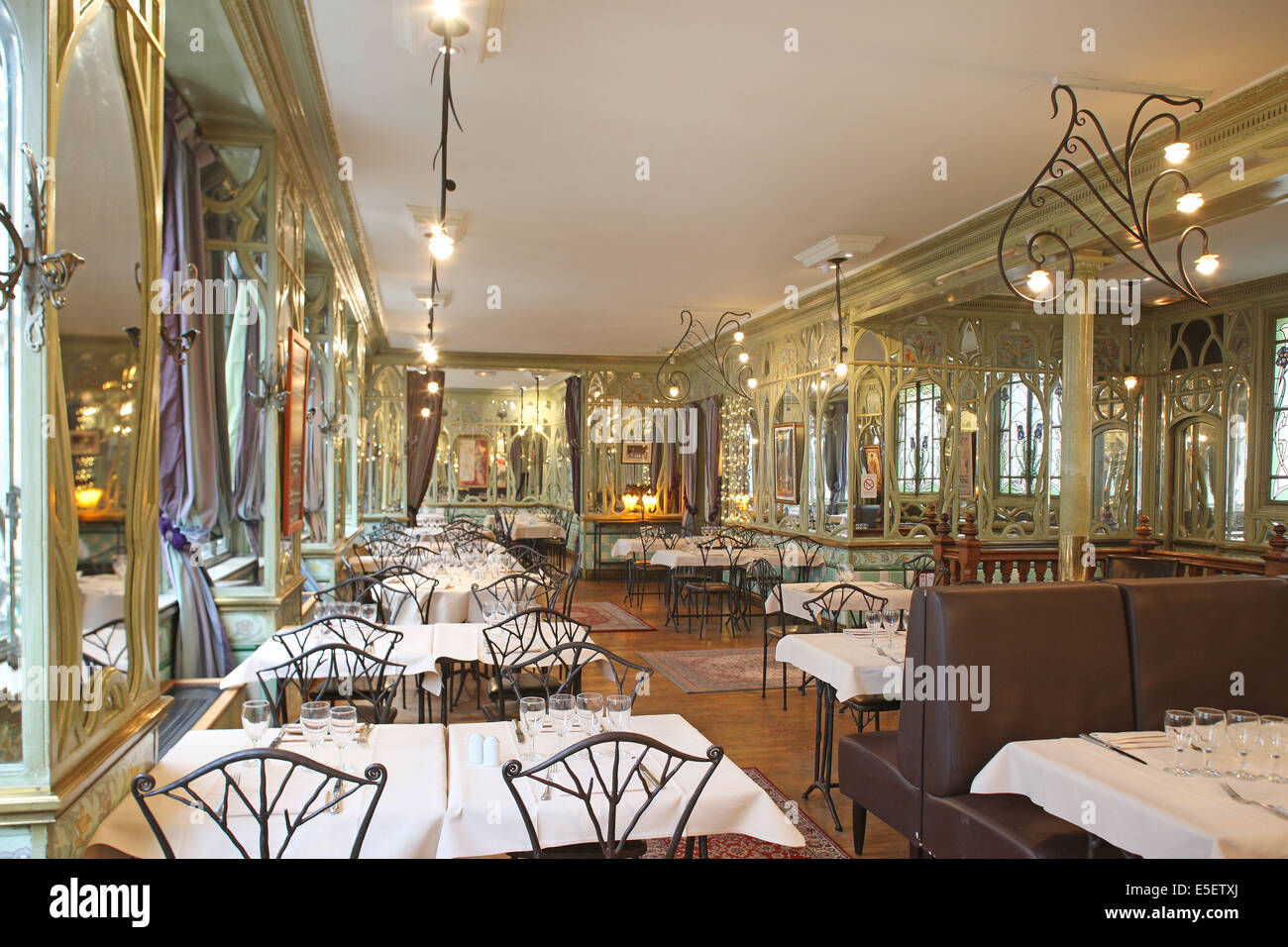 Bouillon Racine à Paris Stock Photo Alamy