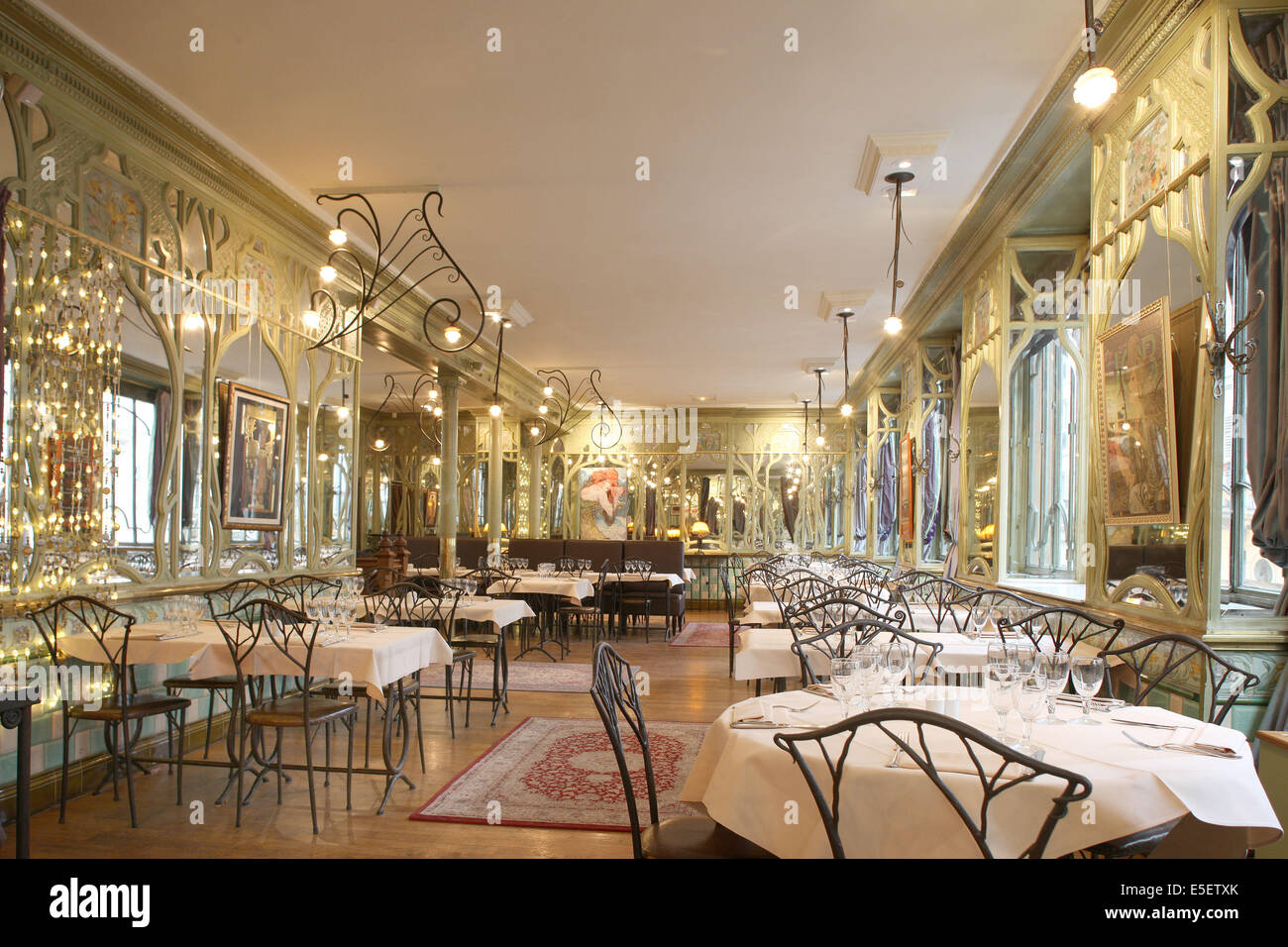 Bouillon Racine à Paris Stock Photo Alamy