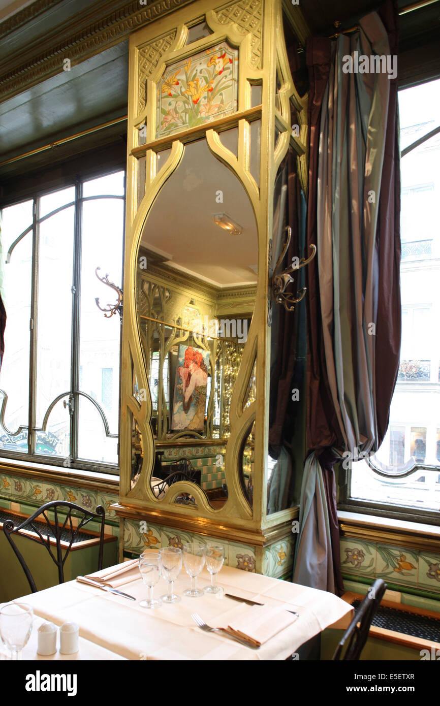 Bouillon Racine à Paris Stock Photo Alamy