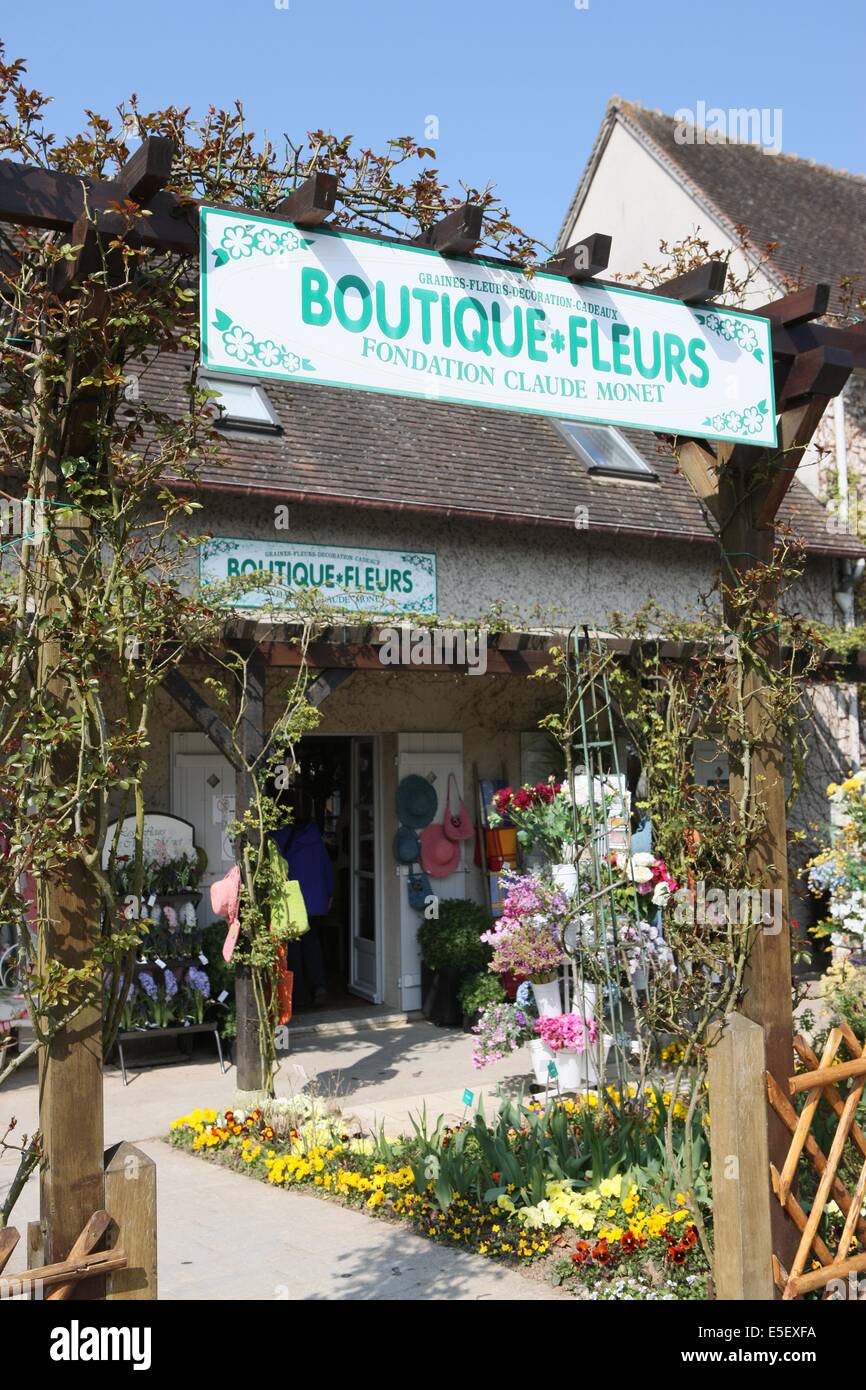 Boutiques Face A La Maison De Claude Monet Hi Res Stock Photography And Images Alamy