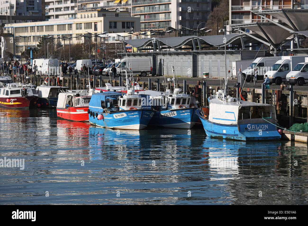 Port de boulogne sur mer chalutier hires stock photography and images Alamy