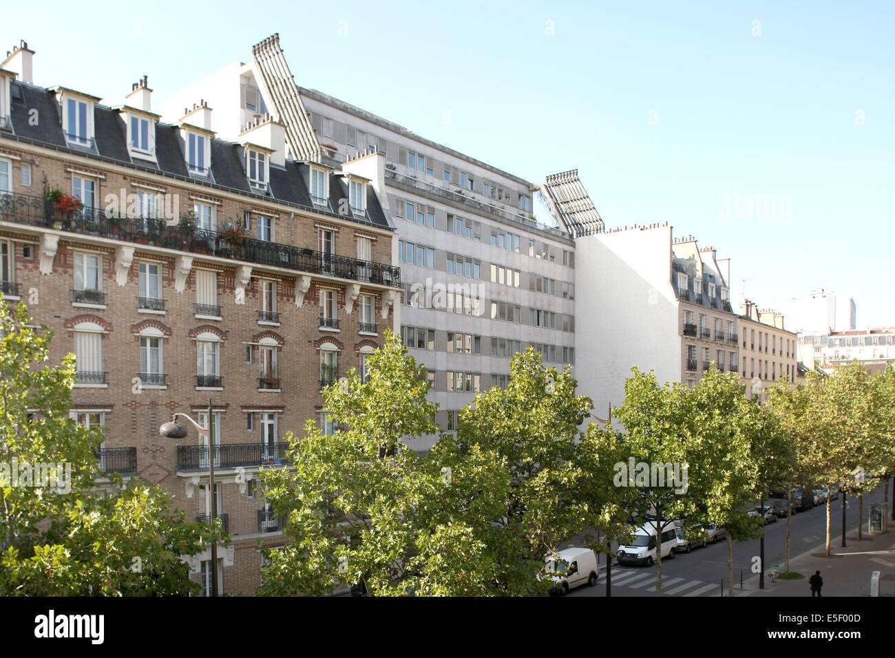 France, Ile de France, paris, 13e arrondissement, 67 rue du chevaleret, immeuble, cheminee en oblique, Stock Photo