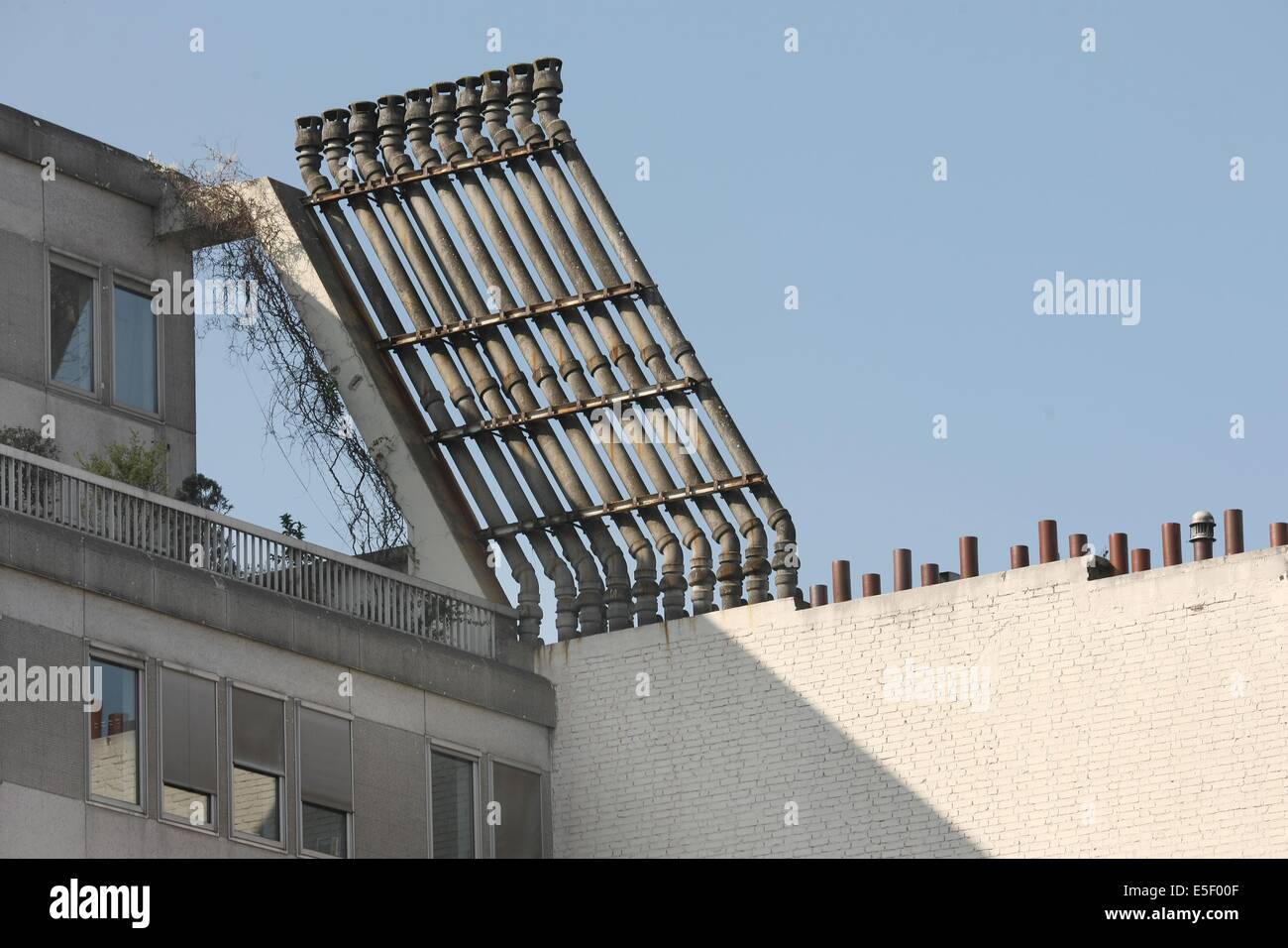 France, Ile de France, paris, 13e arrondissement, 67 rue du chevaleret, immeuble, cheminee en oblique, Stock Photo