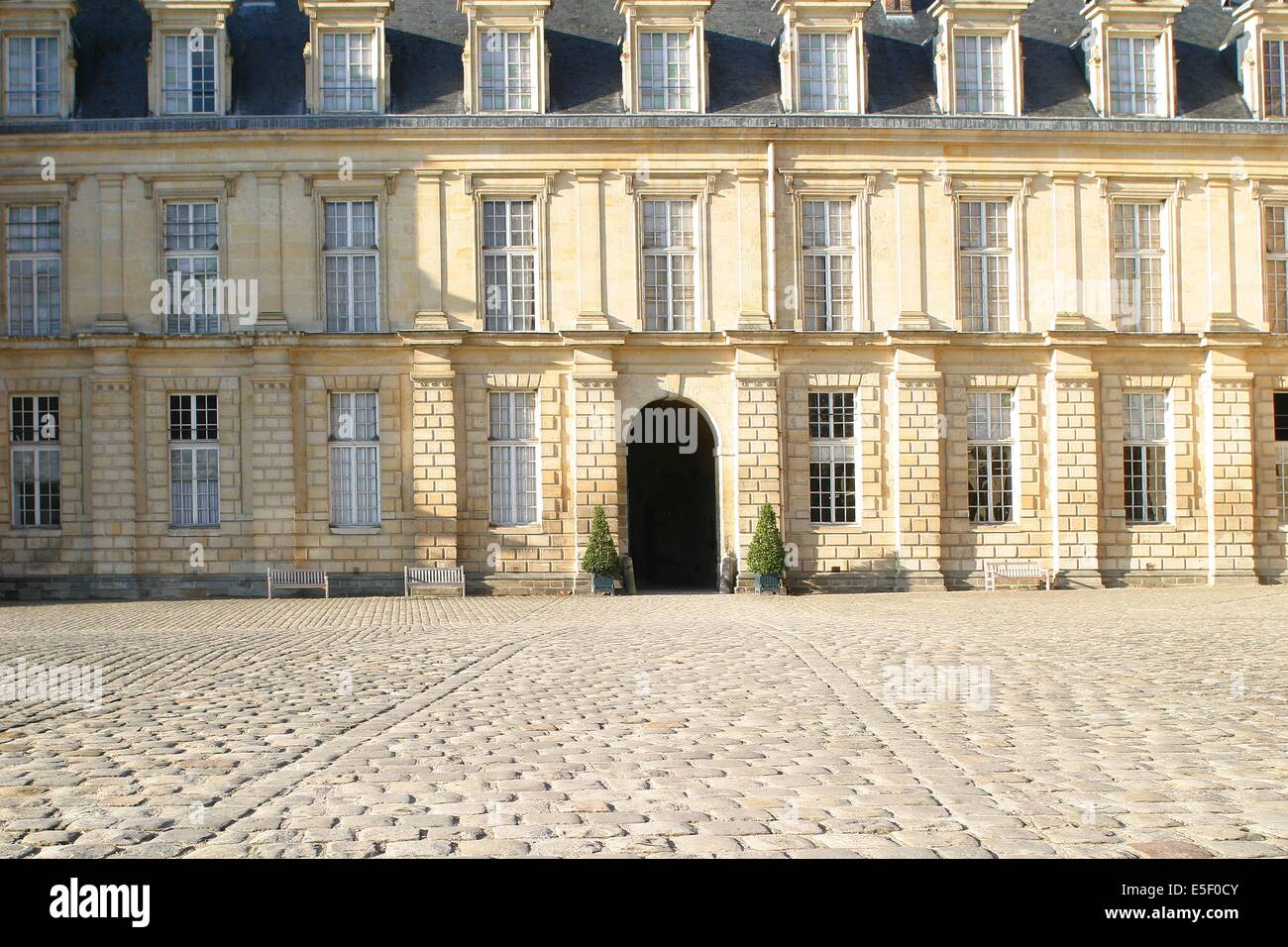 France, region ile de france, seine et marne, fontainebleau, chateau, facade sur jardin, paves, pierre, Napoleon, Stock Photo