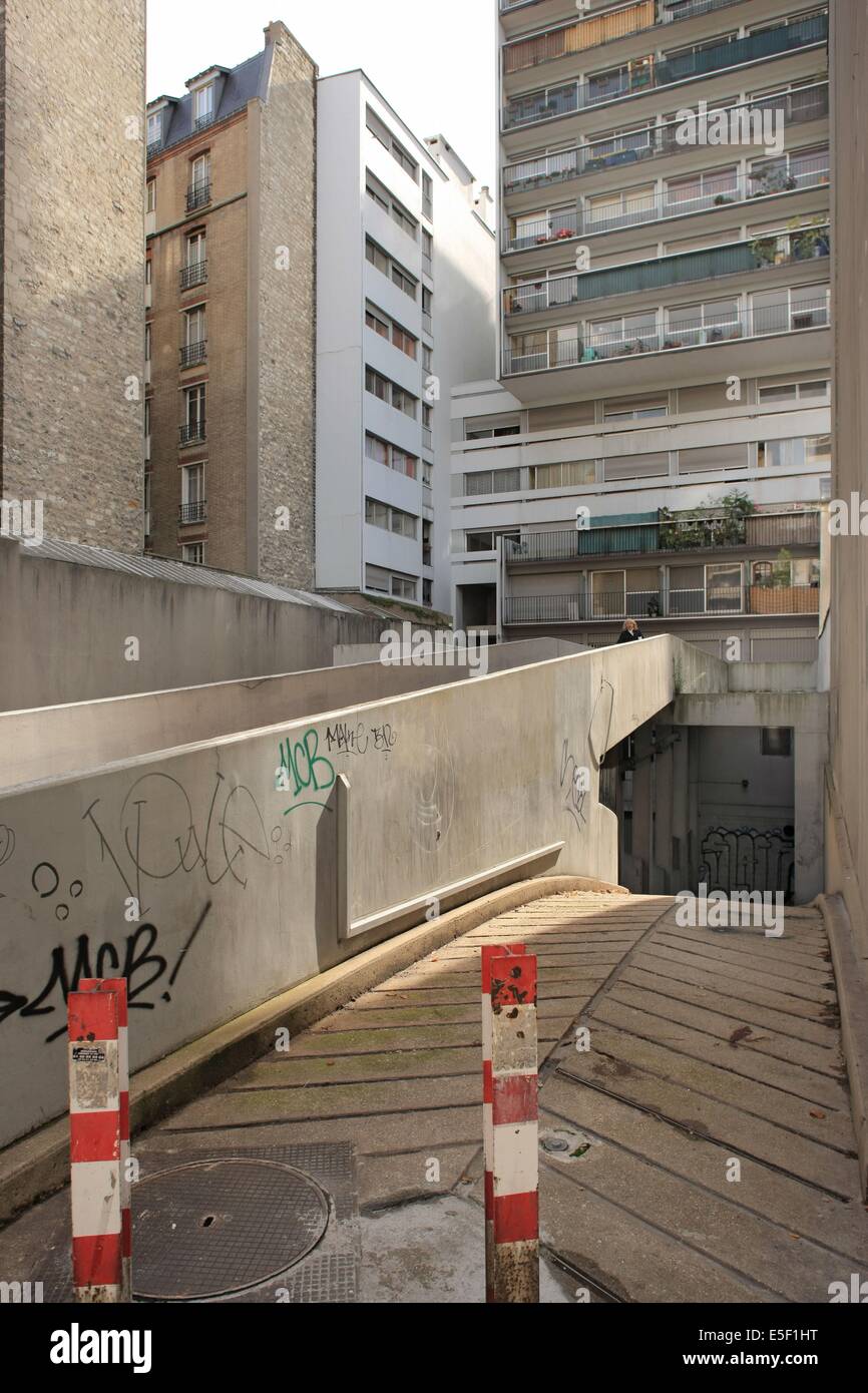 France, Ile de France, paris 18e arrondissement, rue championnet, cour ...