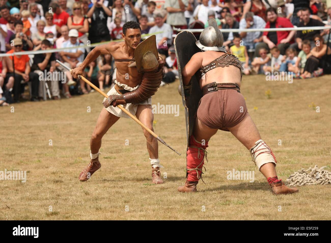 France, Haute Normandie, eure, le vieil evreux, site gallo romain de gisacum, journees gallo romaines, 15 aout 2010, combat de gladiateurs, Stock Photo