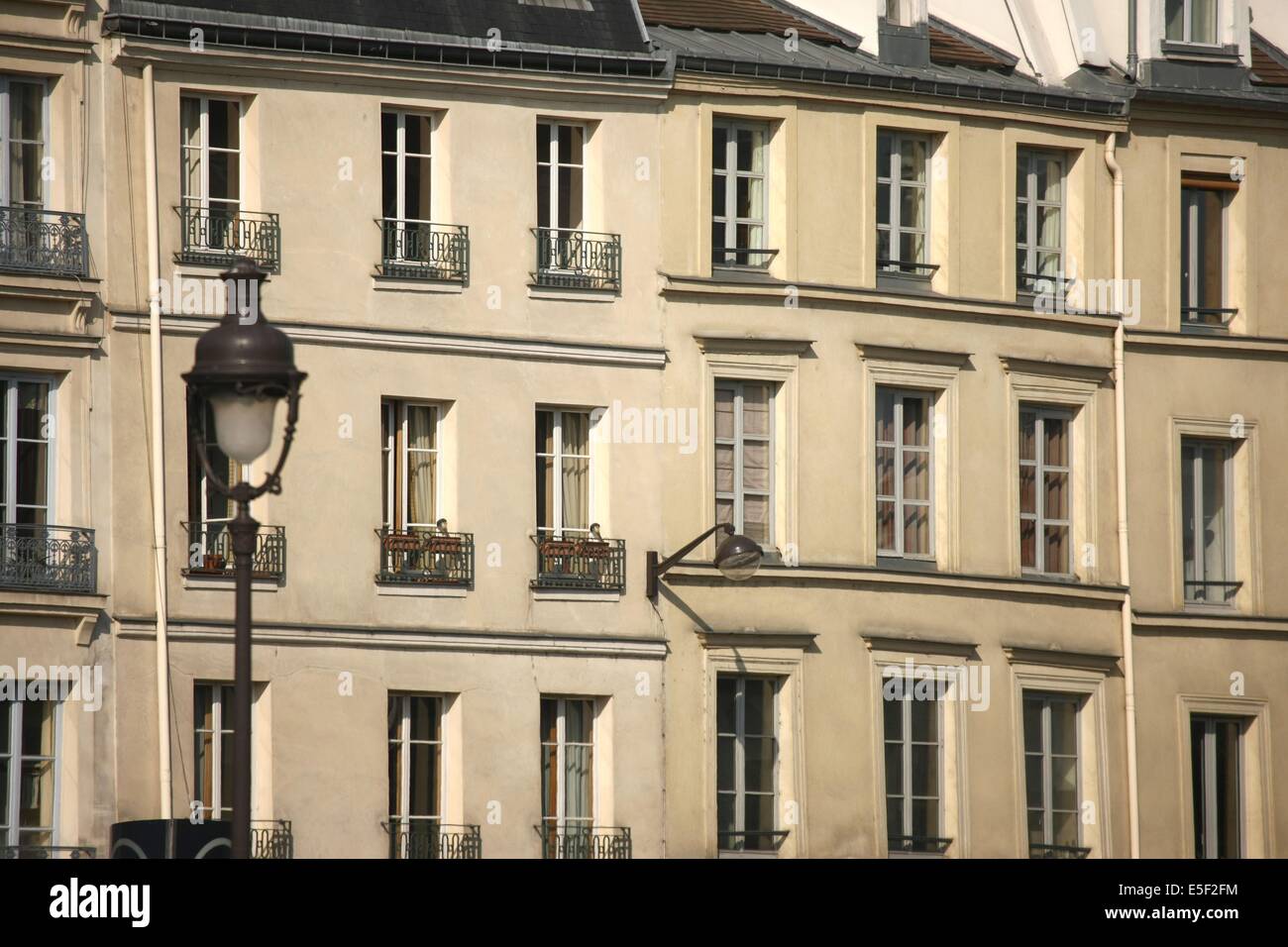 France, paris, quai des grands augustins, bord de seine, immeubles, batiments, alignements de facades, Stock Photo