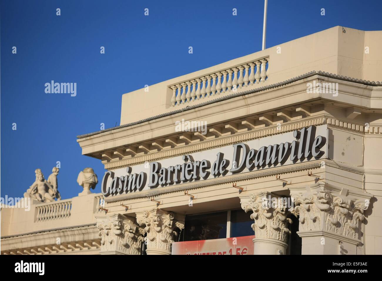 France, Basse Normandie, Calvados, cote fleurie, Deauville, facade, terrasse et galerie du casino barriere, Stock Photo