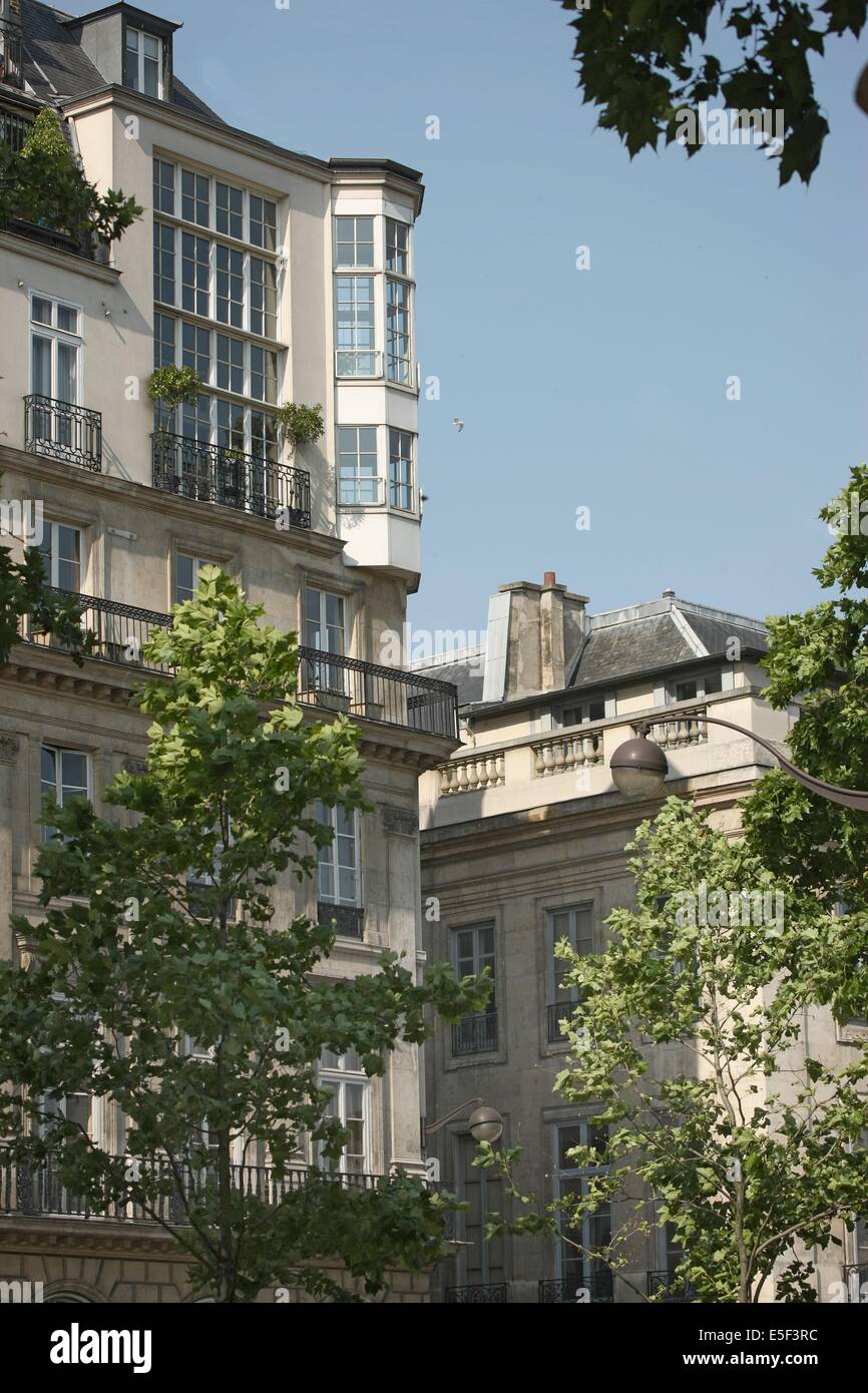 France, paris 6e arrondissement, angle du quai malaquais et de la rue des saints peres, elevation inattendue, Stock Photo