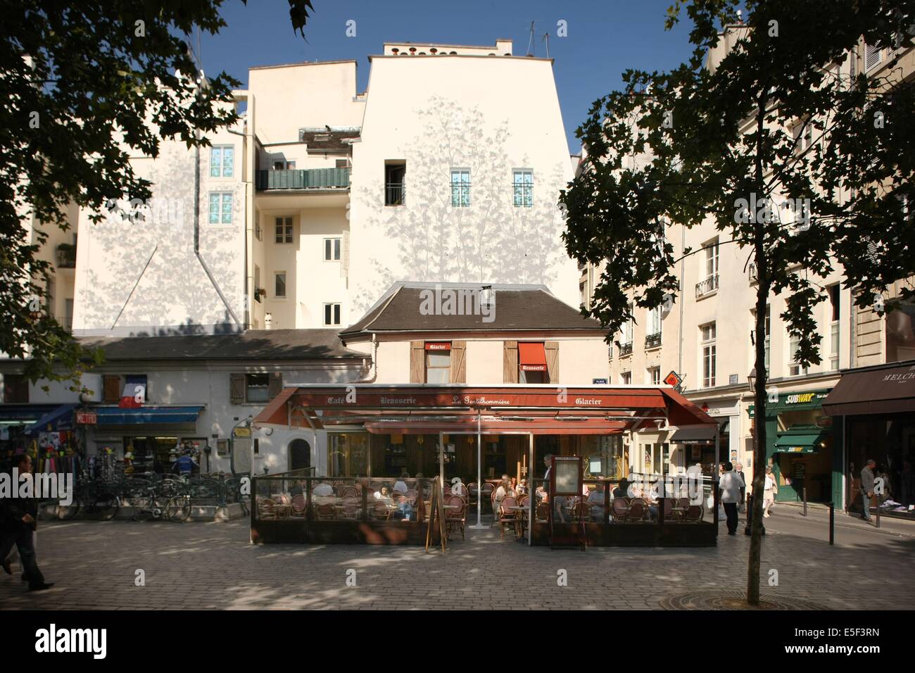 Place saint andre des arts hi-res stock photography and images - Alamy