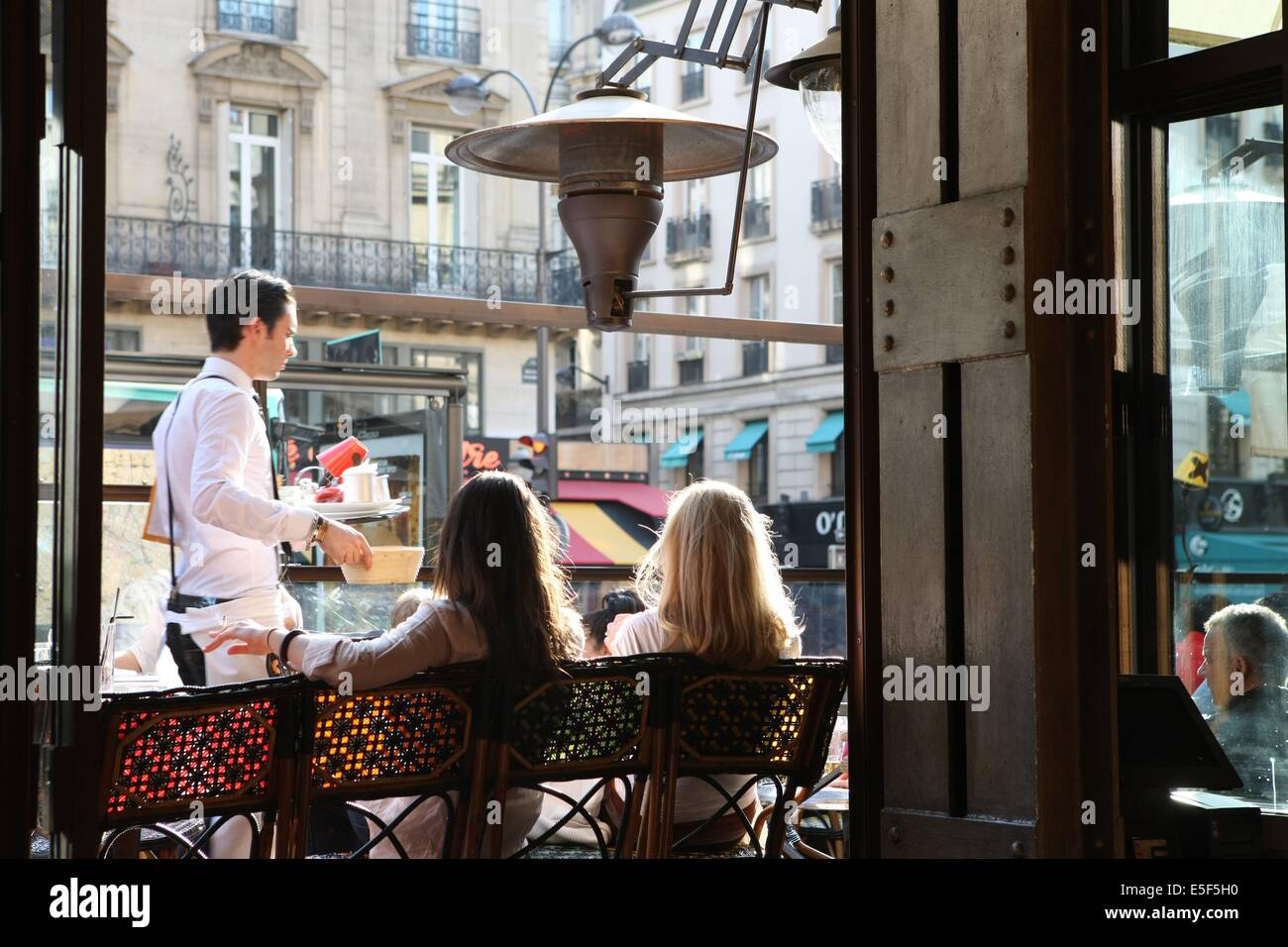 France, ile de france, paris 10e arrondissement, 32 boulevard poissonniere, bar, le brebant, terrasse, salle, cafe,  Date : 2011-2012 Stock Photo