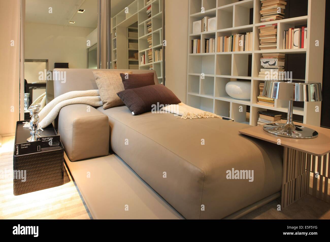 France, ile de france, paris 7e arrondissement, 6 rue des saint peres,  showroom molteni, design, edition de mobilier, decoration. Date : 2011-2012  Stock Photo - Alamy