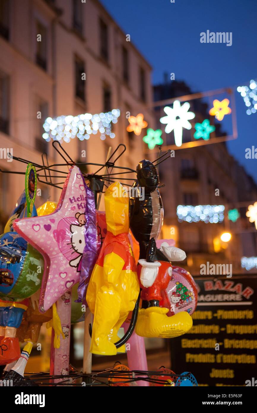 france, ile de france, paris, 14e arrondissement, nuit, matin, rue  daguerre, magasin, bazar, ballons, decorations de noel, Date : decembre  2012 Stock Photo - Alamy