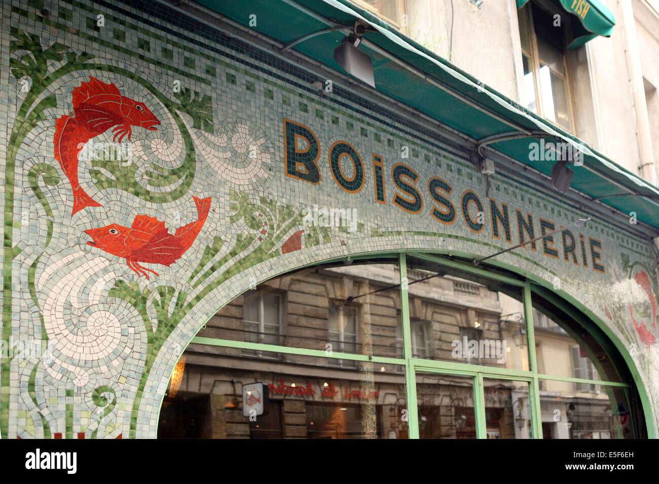 France, ile de france, paris 6e arrondissement, 68 rue de Seine ancienne poissonnerie, bar restaurant la boissonnerie, detail mosaique. Date : 2011-2012 Stock Photo