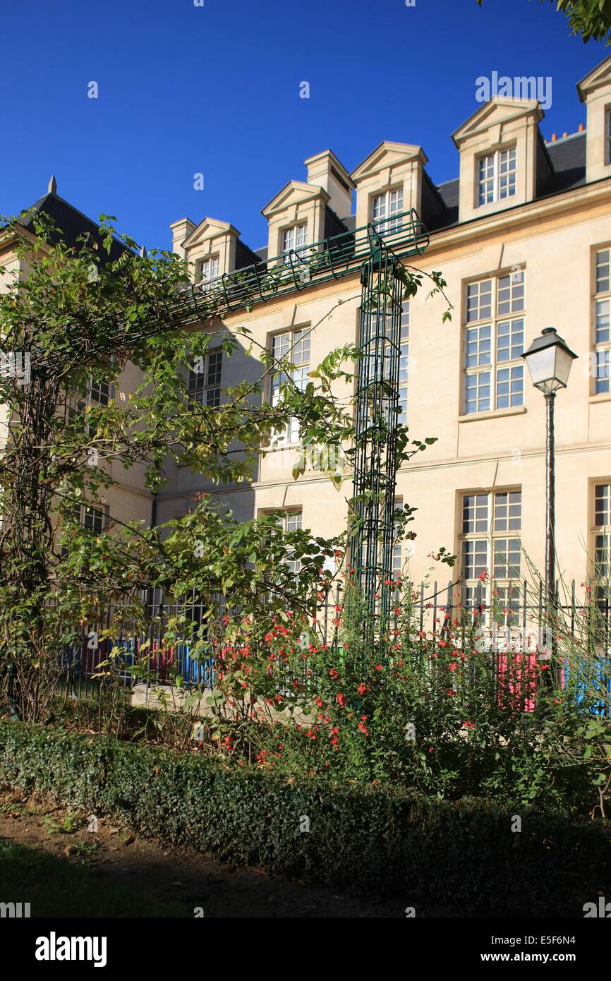 France, ile de france, paris 3e arrondissement, le marais, rue de hesse, jardin saint gilles, facade sur jardin de l'hotel grand veneur,  Date : 2011-2012 Stock Photo